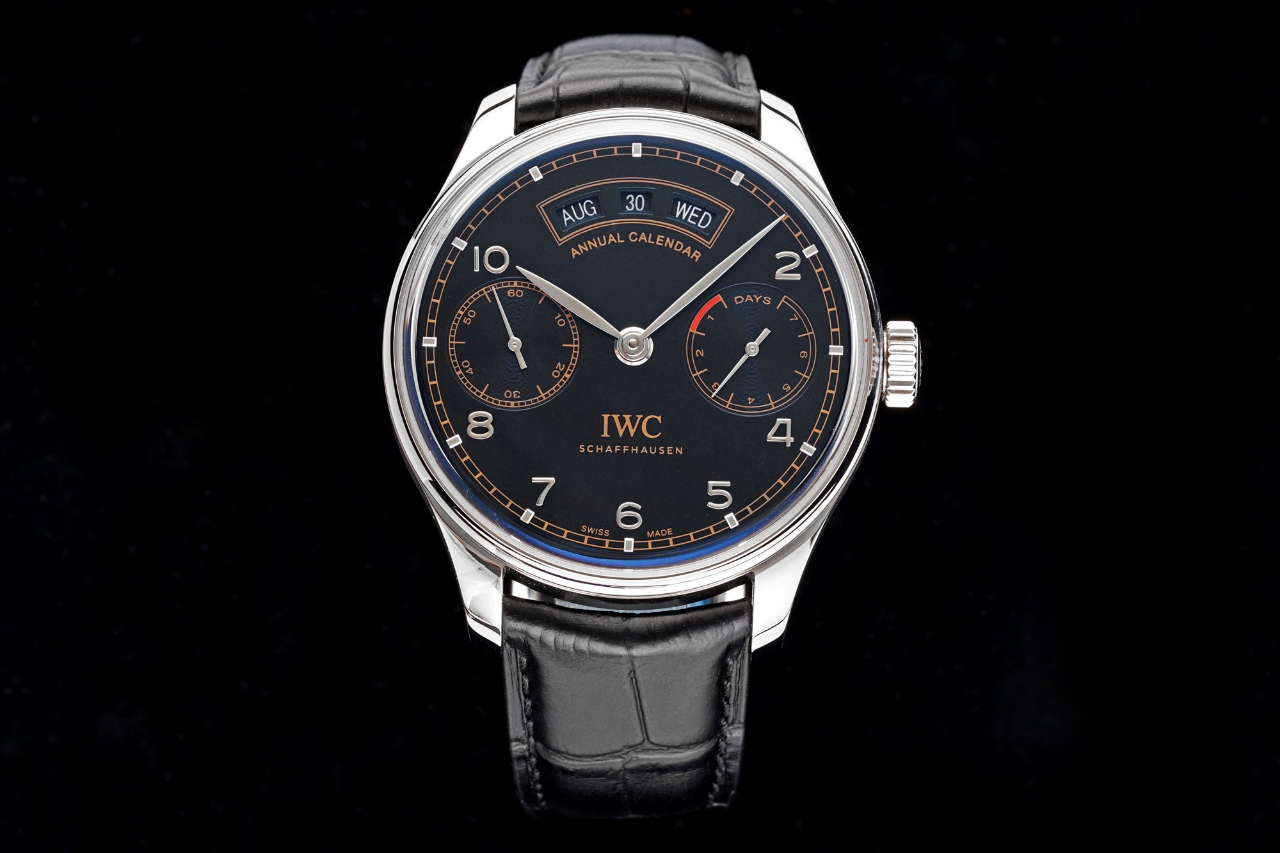 Producido por AZ - Reloj con calendario anual de la serie portuguesa IWC, que integra manecillas de horas y m…