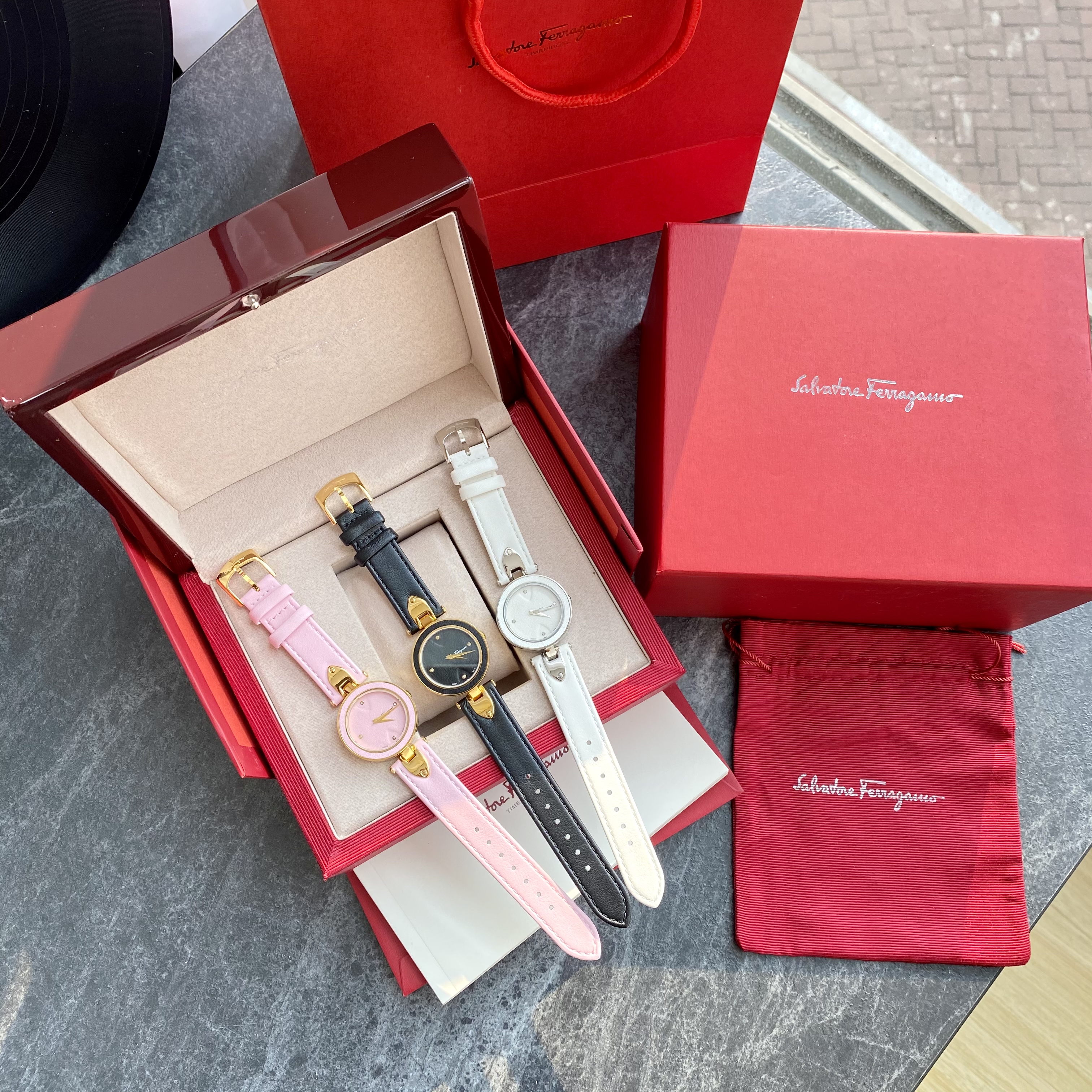 Luxury Firagm Watch: Glamorous Design with Imported Leather and Real Drills - 图片 1