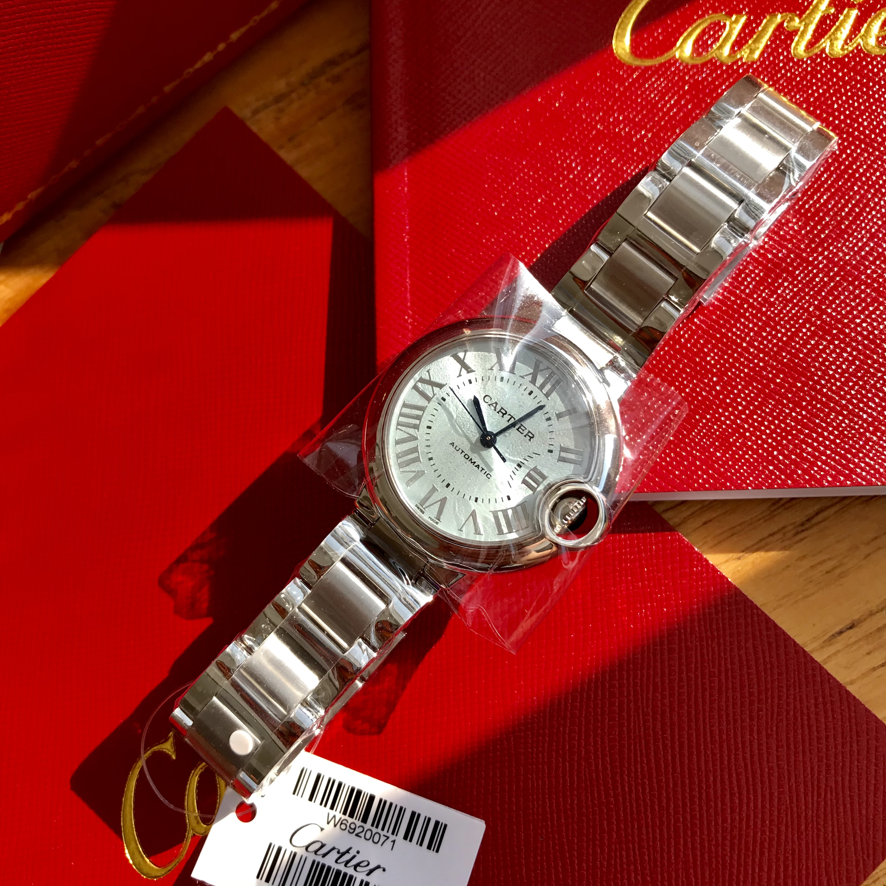 NO:142641,Batch. New Cartier Blue Balloon  Ice Blue 33 Machinery, Swiss original Eta2671 movement, I refused this product at the beginning. Although mechanical watches are high-end than quartz watches, many people do not know much about mechanical watches, so there may be many more problems compared to quartz models due to operation or common sense issues. The profit is not as high as quartz watches, which is a thankless model. But there are still many people who like mechanical models. This is the difference between practical products and artworks. Whether it is a quartz watch or smart watch, it is a vague one.  All of them are practical products. Although these watches produced through mechanized production or modern assembly lines are called watches, artworks and practical products are actually 