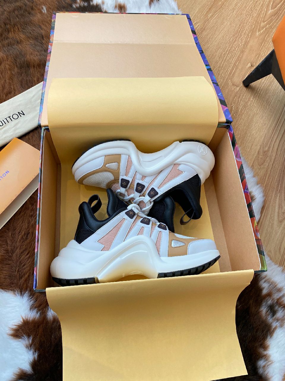 LV Archlight Sneakers: Ink Ox-Skin, LV Circle Monogram, High-End Quality - 图片 3