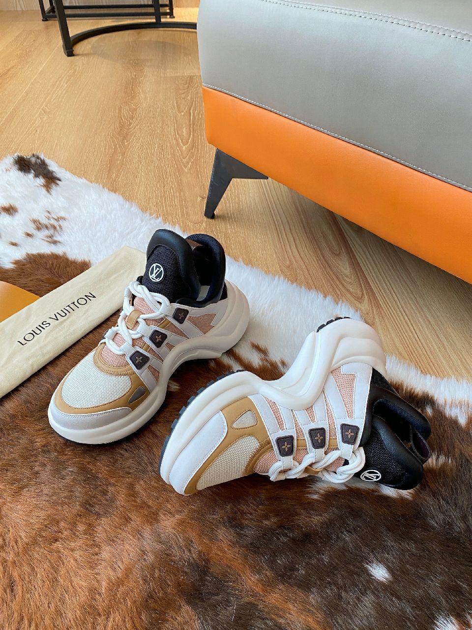 LV Archlight Sneakers: Ink Ox-Skin, LV Circle Monogram, High-End Quality - 图片 5