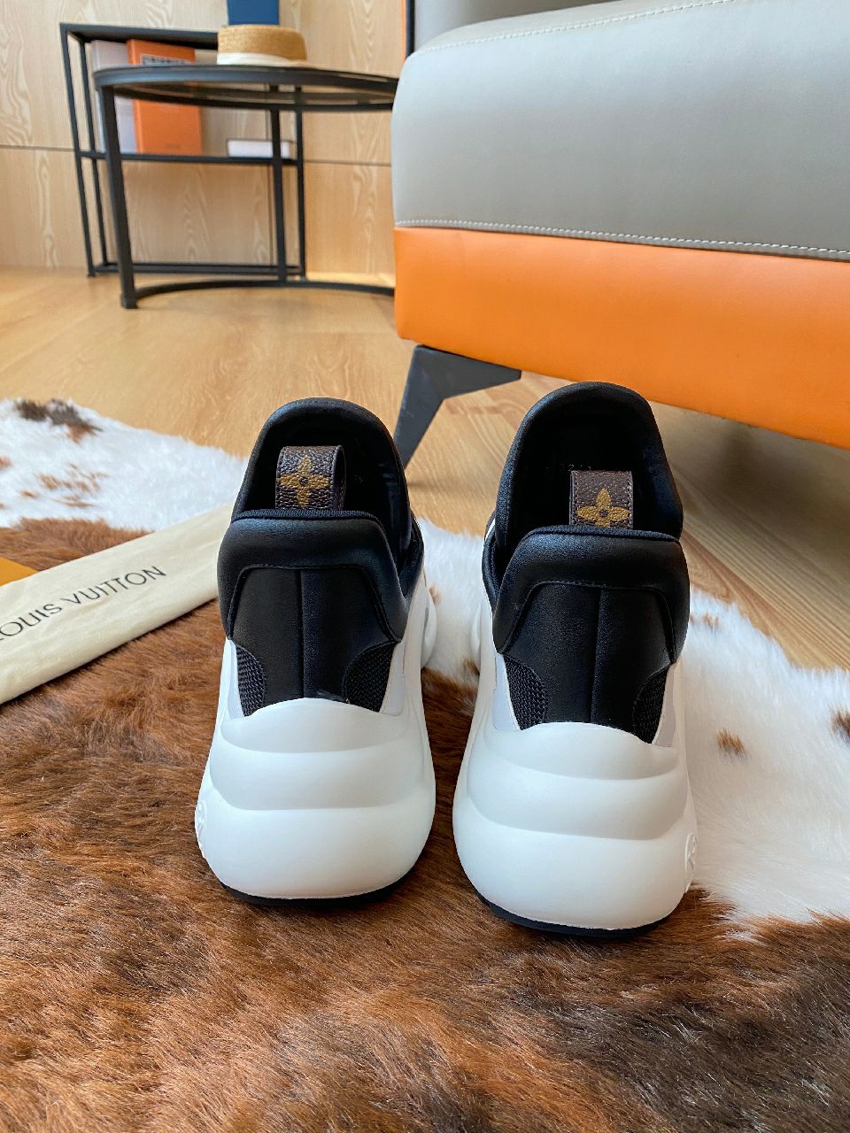 LV Archlight Sneakers: Ink Ox-Skin, LV Circle Monogram, High-End Quality - 图片 6