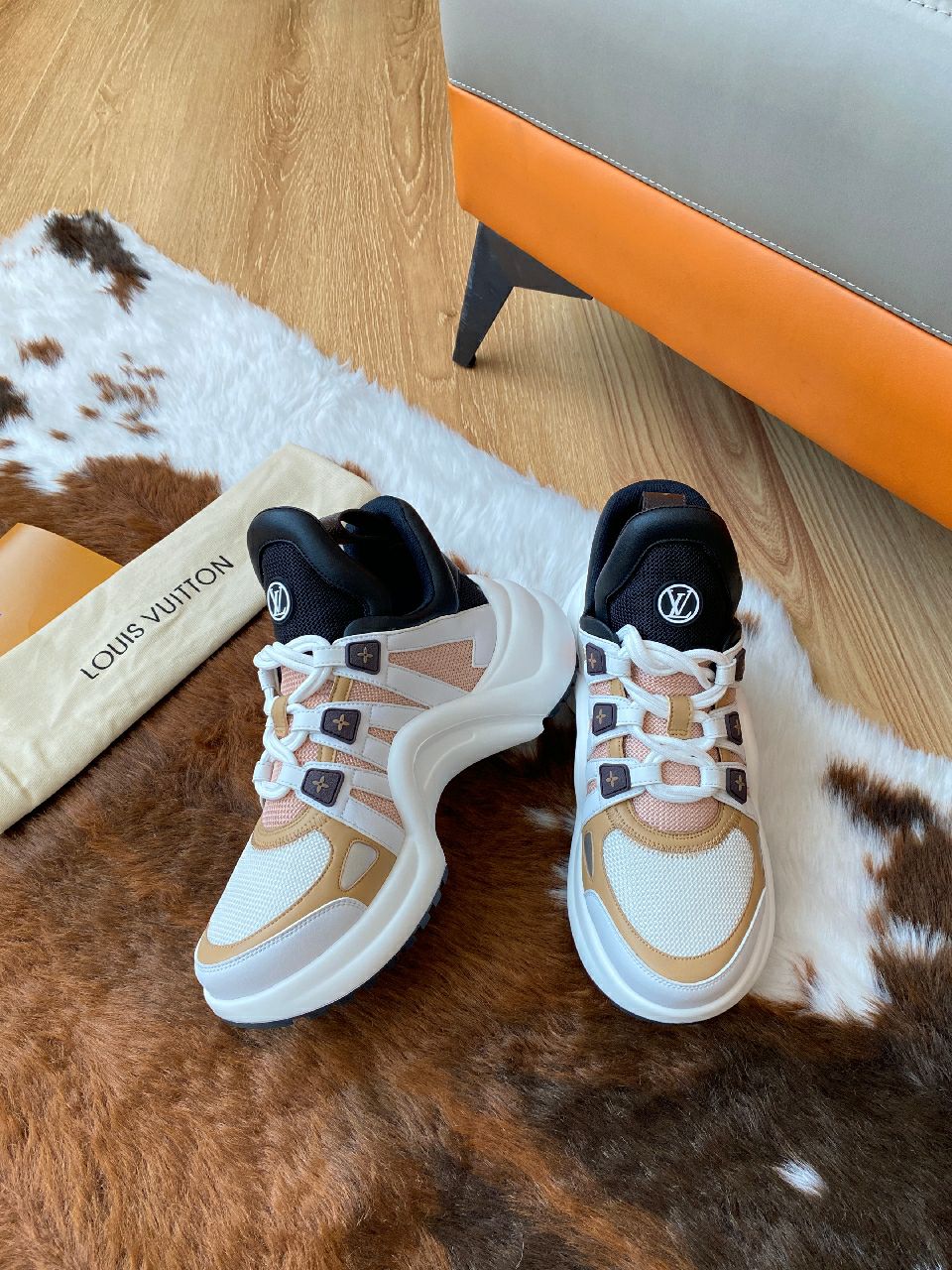 LV Archlight Sneakers: Ink Ox-Skin, LV Circle Monogram, High-End Quality - 图片 7