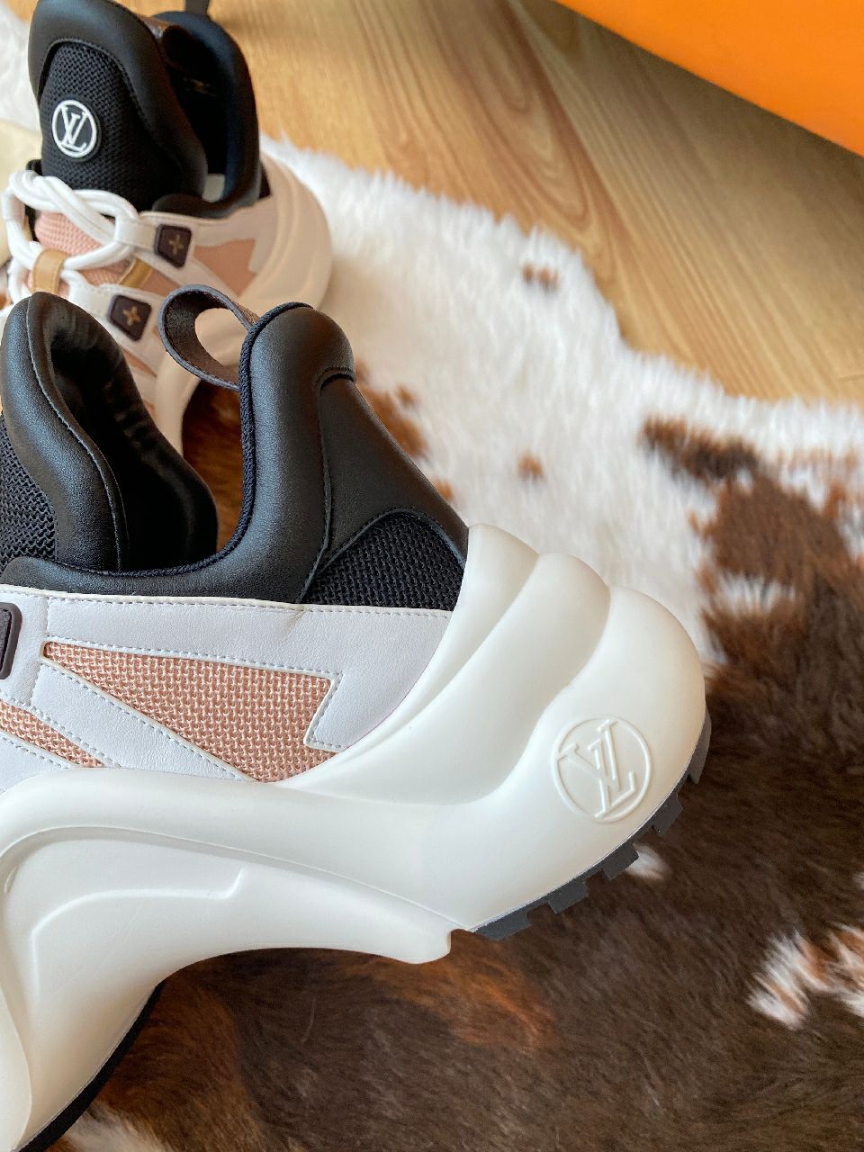 LV Archlight Sneakers: Ink Ox-Skin, LV Circle Monogram, High-End Quality - 图片 9