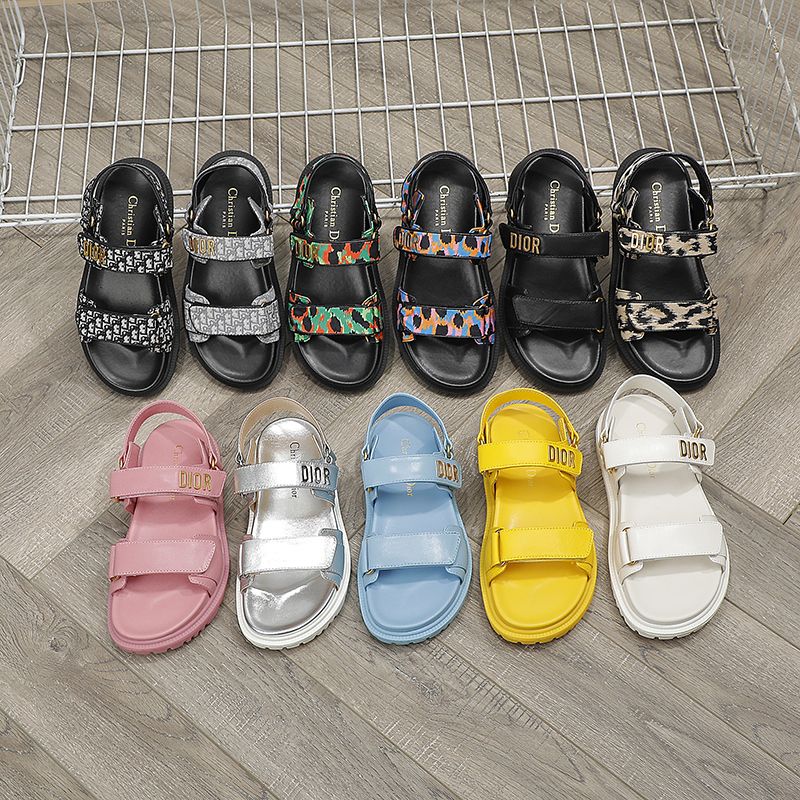 NO:261133,DIOR Classic Sandals This mixed-bred sheepskin DiorAct sandals are stylish. They are made of extra light and comfortable leather with an insole that fits the foot. The upper strip is made of Velcro and is decorated with a gold-finished metal 