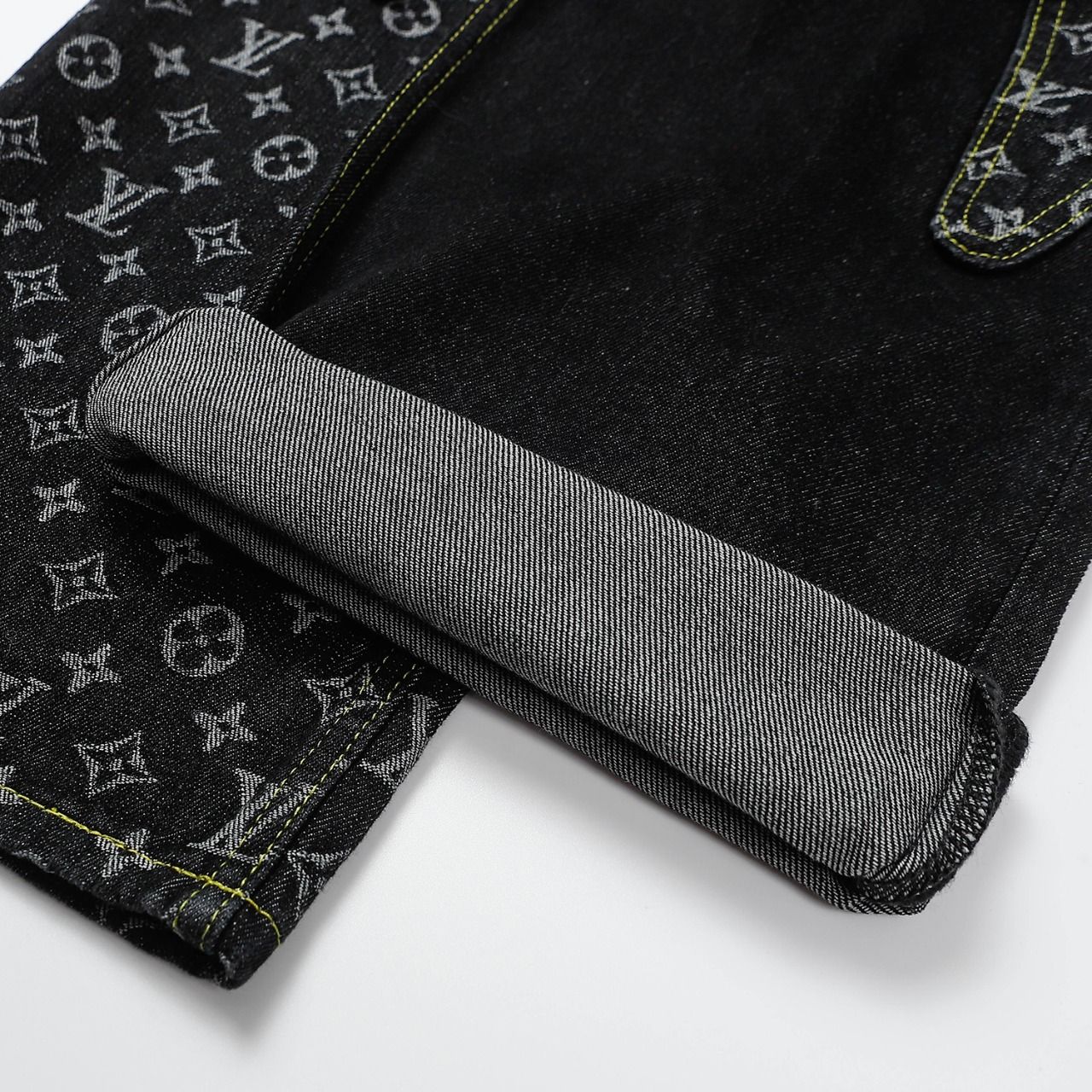 340 LouisVuitton/路易威登 Nigo 联名爱心贴布牛仔长裤