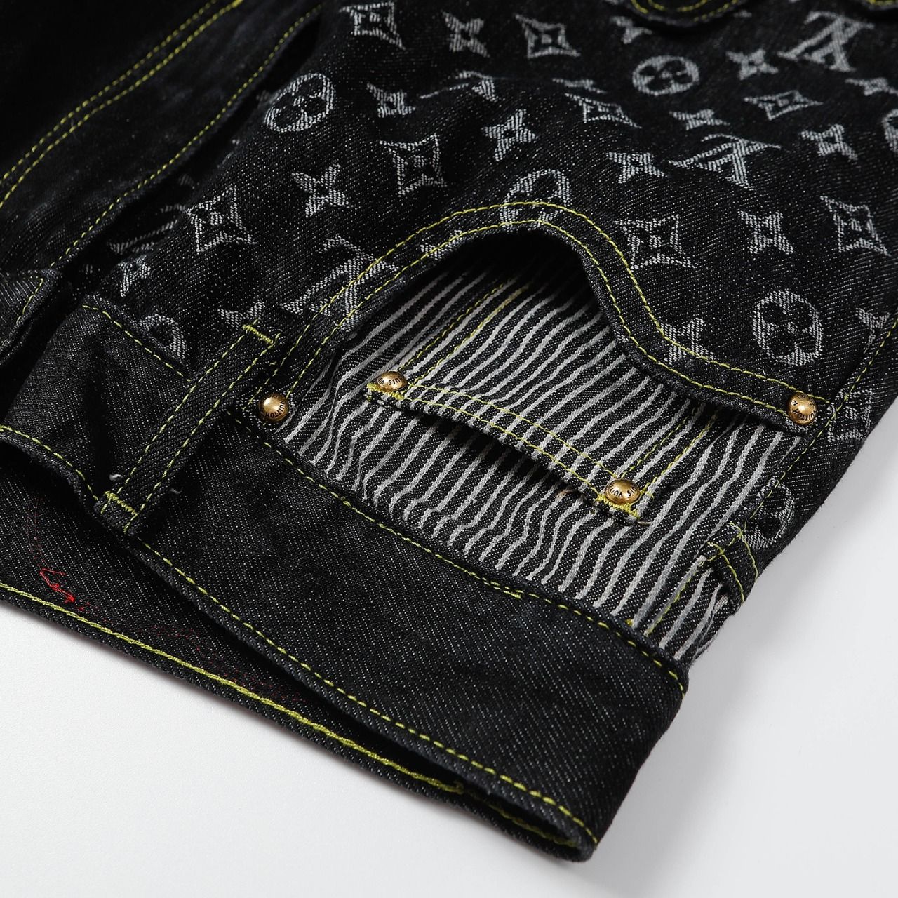 LouisVuitton/路易威登 Nigo 联名爱心贴布牛仔长裤