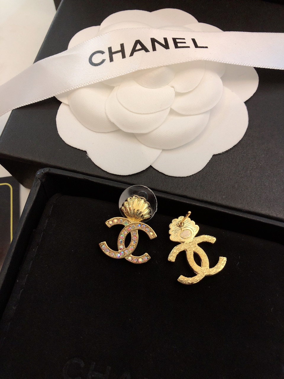 💝💝💝官网打版 小香 CHANEL 满钻耳钉耳坠 优雅大方精工设计   雕刻 非常修饰脸型    青春活