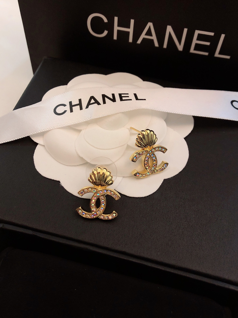 💝💝💝官网打版 小香 CHANEL 满钻耳钉耳坠 优雅大方精工设计   雕刻 非常修饰脸型    青春活