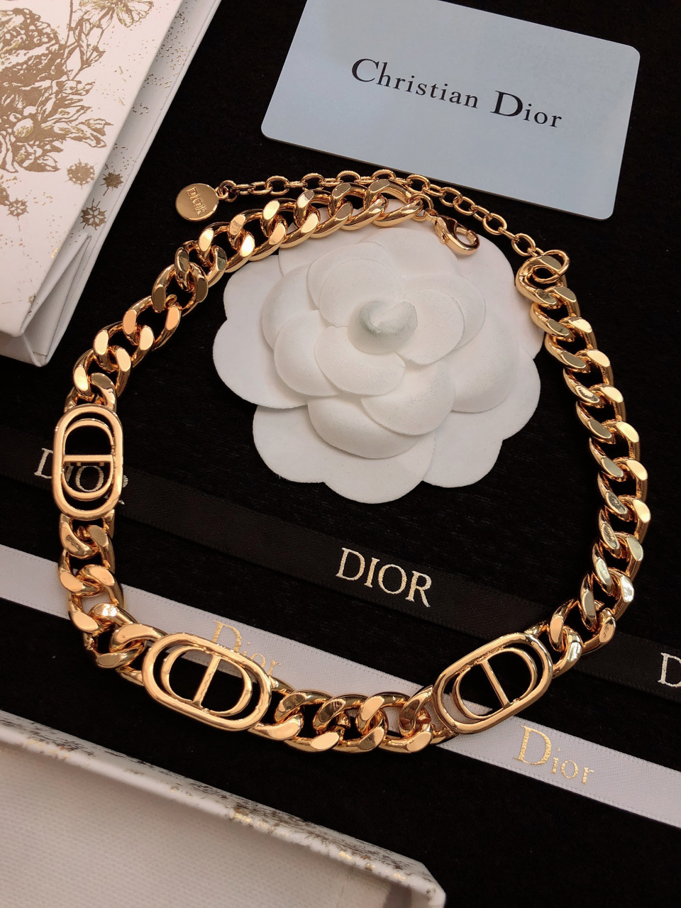 Zu günstigem Preis
 Dior Juwelen Armbänder Halsketten & Anhänger Online kaufen
 Ketten