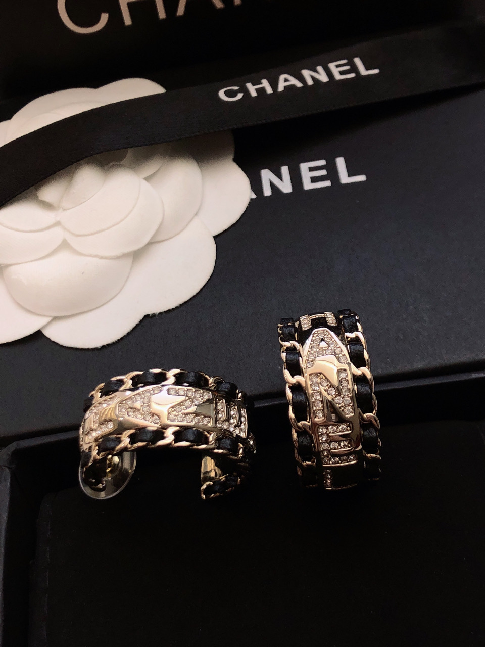 ❤️CHANEL 香奈儿新款耳环款💫流苏耳环专柜黄铜，很清新一款耳环 修饰脸型 上身图特别优雅 适合各种