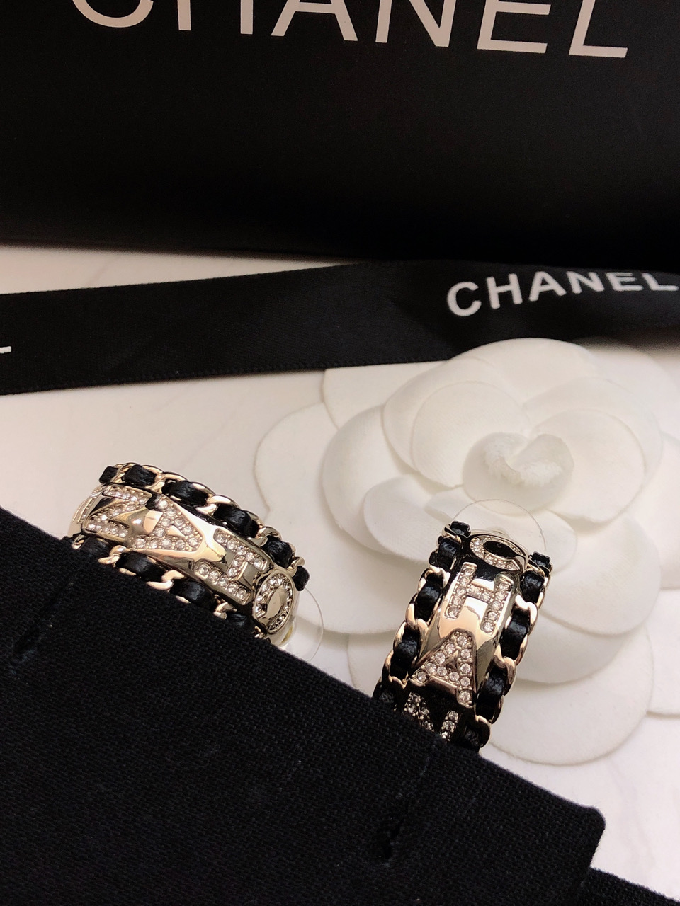 ❤️CHANEL 香奈儿新款耳环款💫流苏耳环专柜黄铜，很清新一款耳环 修饰脸型 上身图特别优雅 适合各种