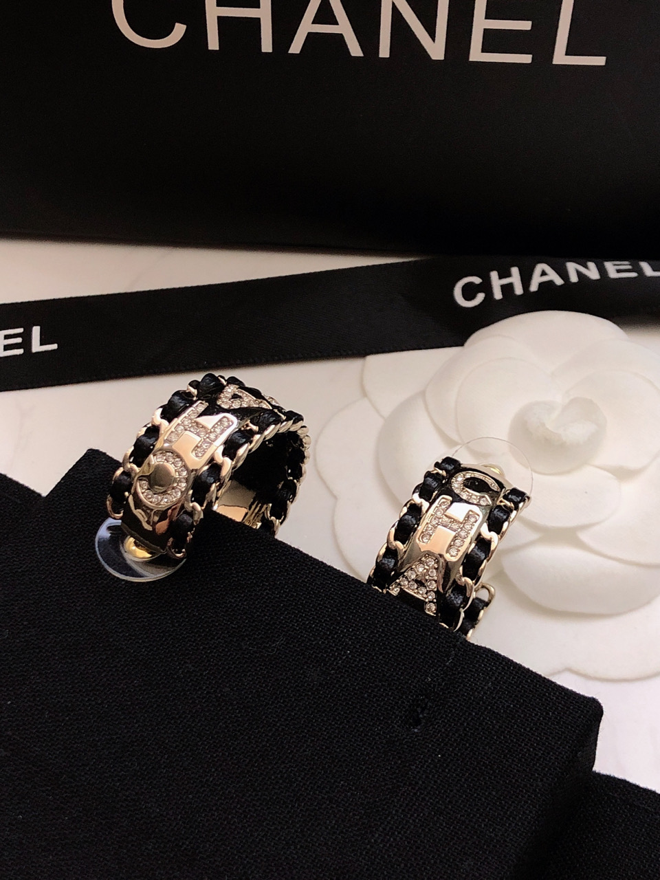 ❤️CHANEL 香奈儿新款耳环款💫流苏耳环专柜黄铜，很清新一款耳环 修饰脸型 上身图特别优雅 适合各种