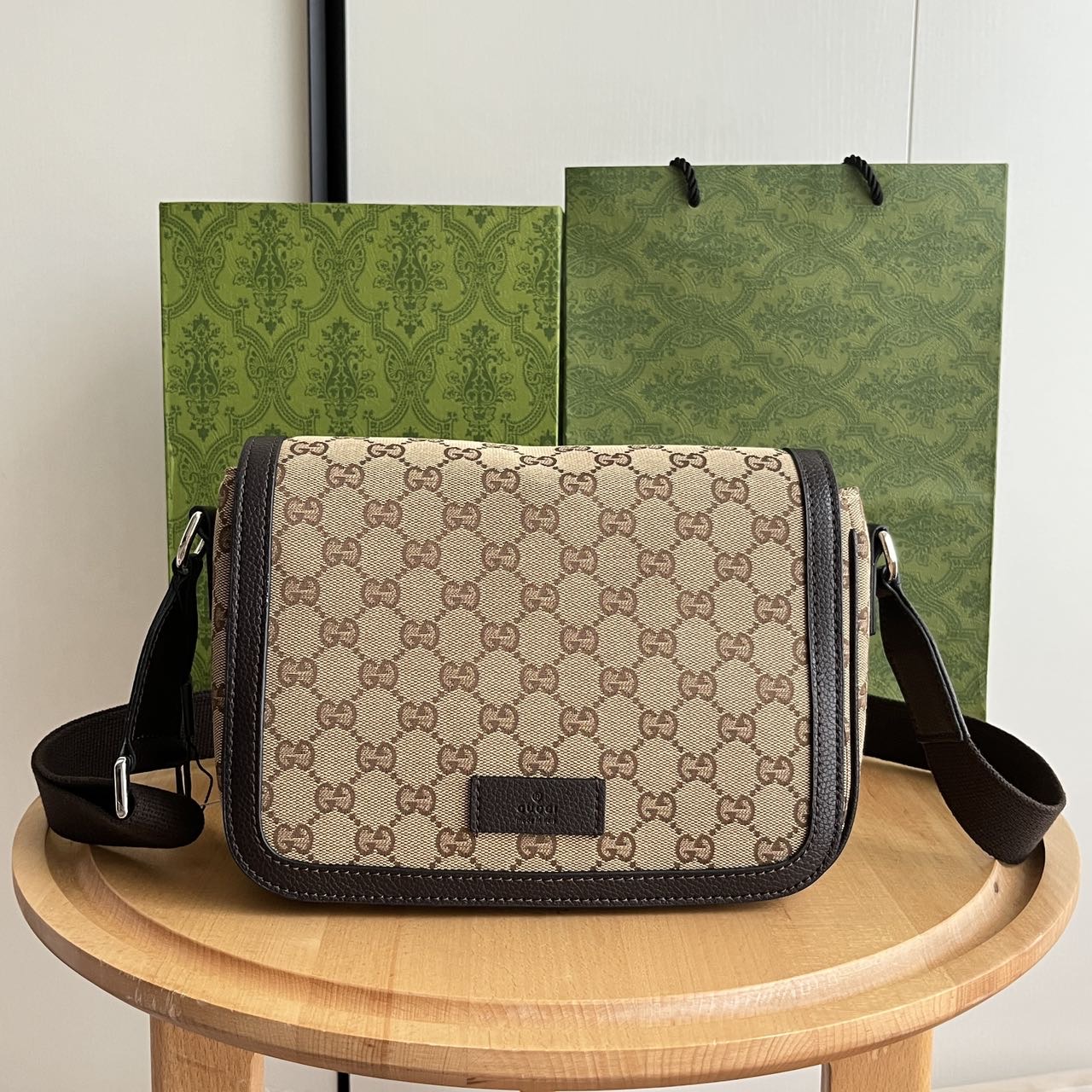 Toma real # Modelo: 449172 Caqui Tamaño: 28x20x9cm ¡El nuevo bolso mensajero plano del mostrador de Gucci, cuidadosamen…