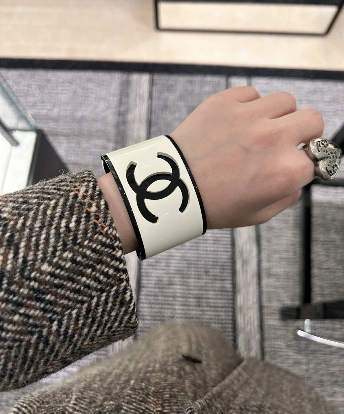 CHANEL香奈儿亚克力手镯braceletjewelry23ss新款手镯高级定制精致小物件必备一年四季