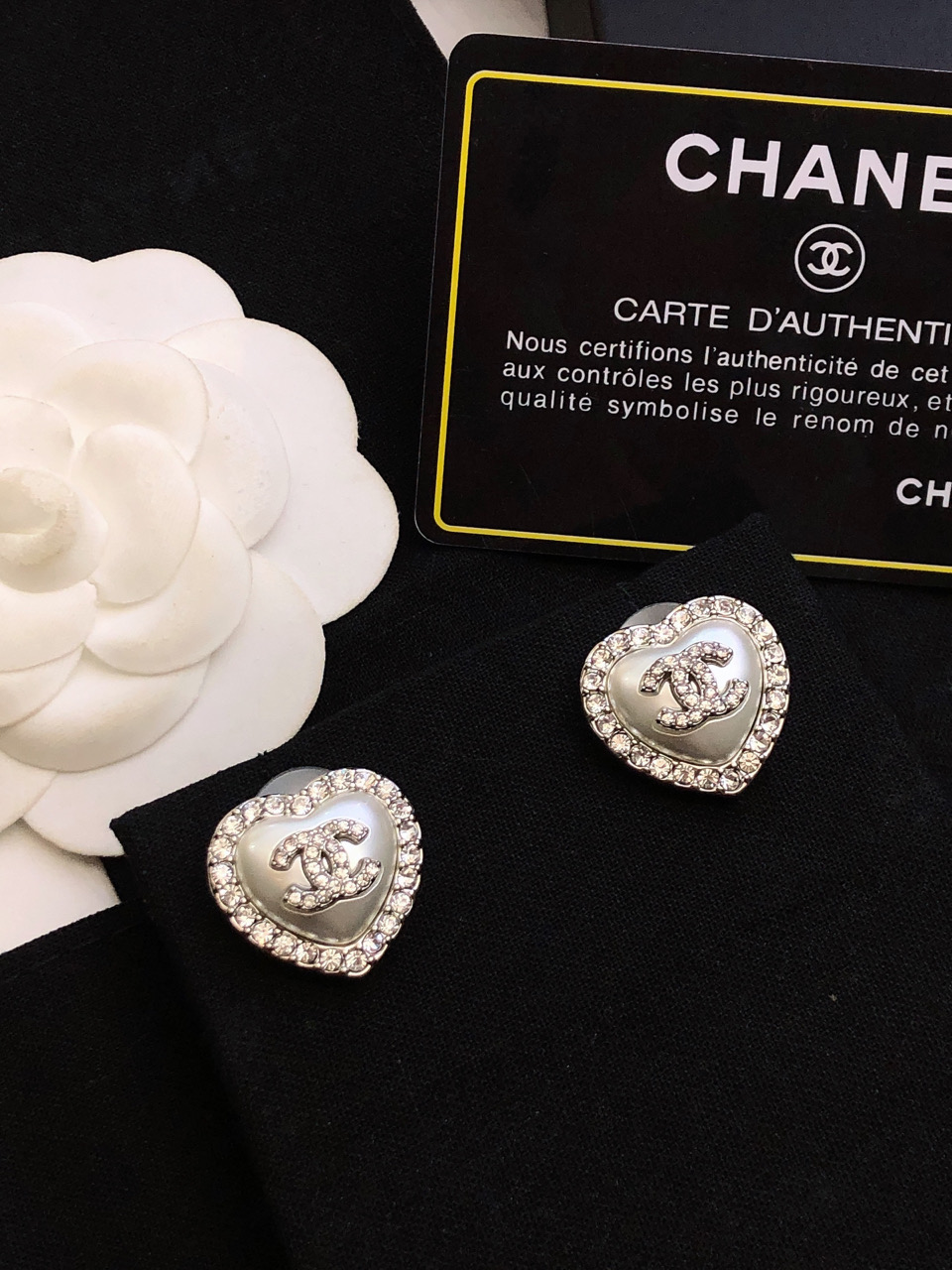 CHANEL 2023 Crystal-Embellished Openwork Heart Interlocking CC Stud - Comprehensive 3