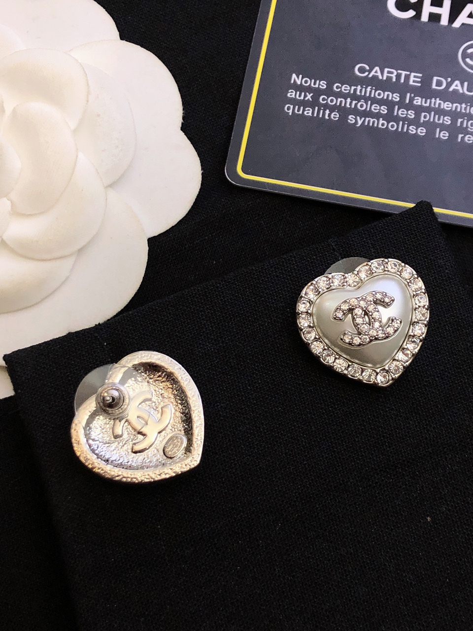 CHANEL 2023 Crystal-Embellished Openwork Heart Interlocking CC Stud - Comprehensive 4