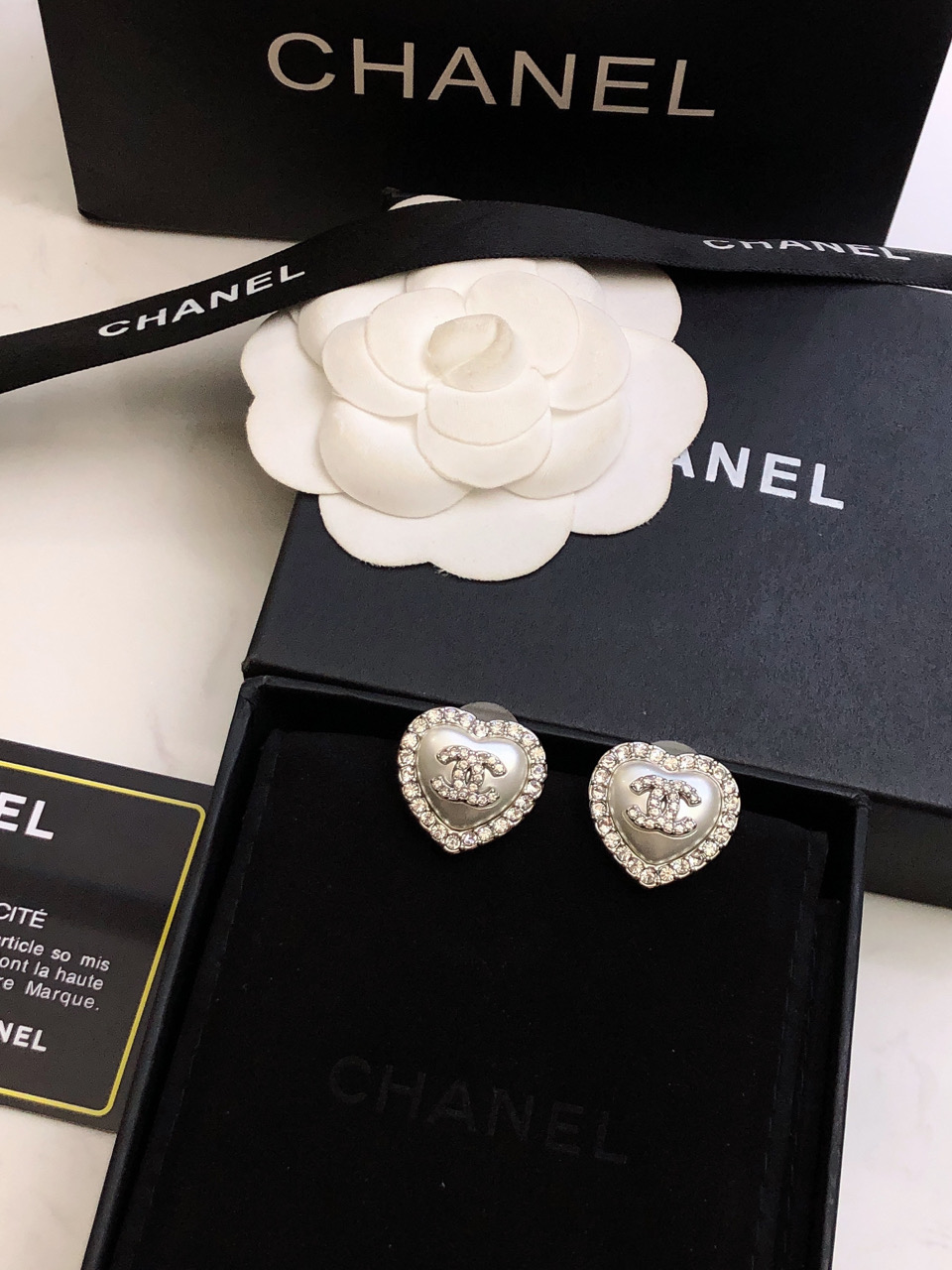 CHANEL 2023 Crystal-Embellished Openwork Heart Interlocking CC Stud - Comprehensive 5