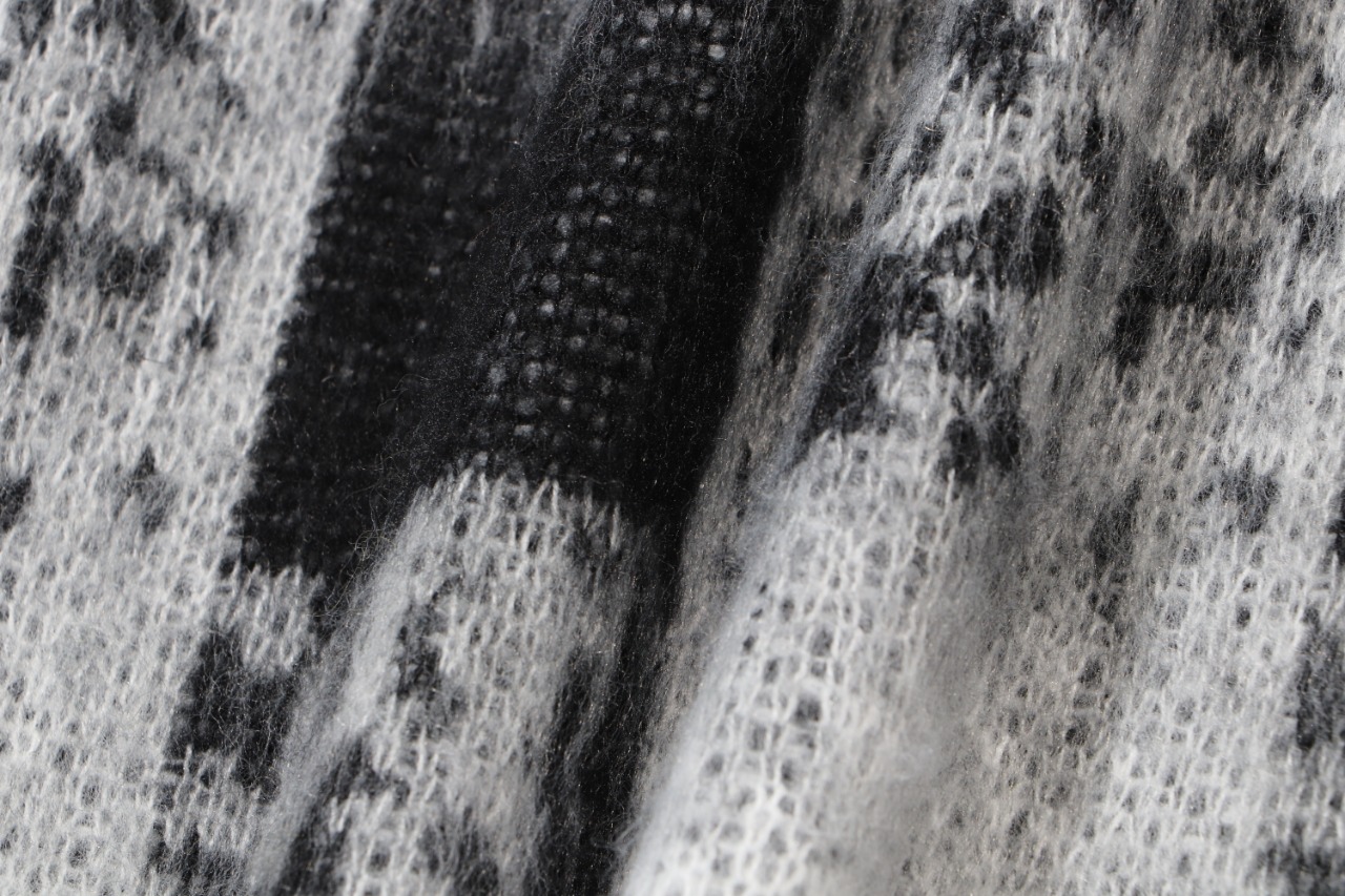 Text Summary: German-imported STOLL machine creates comfortable, high-quality 4G sweaters with unique design and special washing methods. - 图片 5