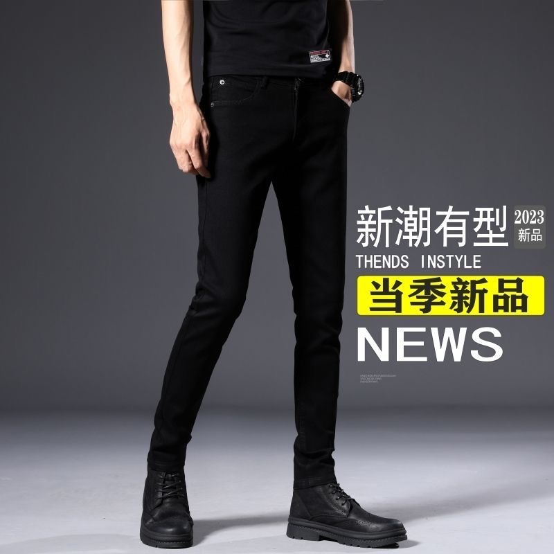 🛒购物价：60💰[原版牛仔裤,原标吊牌独家工作室新款]春秋新款牛仔裤.原厂原布原洗水！进口原版水洗弹力面料进口原版水洗弹力水洗面料，弱饱和度的中灰色在炒砂洗水测试中特别难把握，复杂的手工艺叠加，任何一个洗水环节多停留几秒都会变成完全不一样的颜色效果，所以越加珍贵，特别持久、耐味…… 选用上乘的丹宁弹力质感，真皮皮牌、高定的金属辅料……打造出独特及原创的牛仔裤款型！ 后袋三角经典logo，原版五金辅料，版型超正，舒适透气，档次极高，专柜品质，上身帅气.................................................................尺码： 28-36