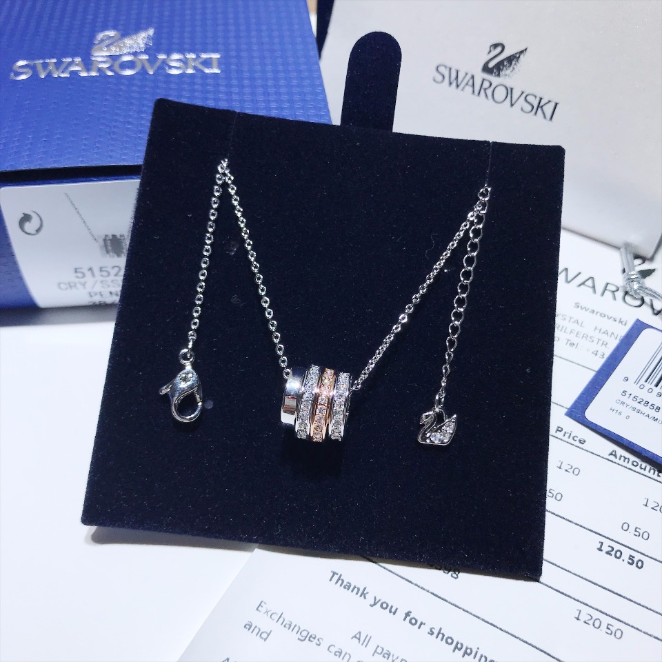 批💰100 施华洛世奇Swarovski,四环转运珠白金色水晶项链锁骨,时尚典雅的链坠,简约现代的设计,附带全套专柜包装,专柜小票。