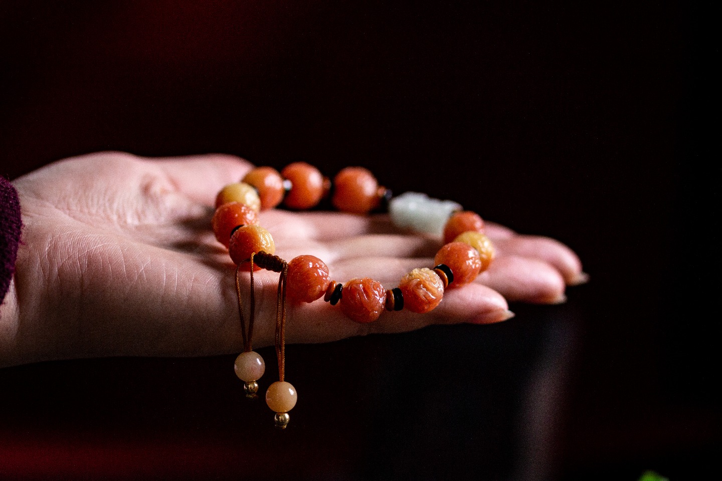 代理价👉239
尺寸12mm，克重31g，
老师傅纯手工雕刻貔貅手串，搭配玉貔貅，是真正能驱魔辟邪，保平安的珠子