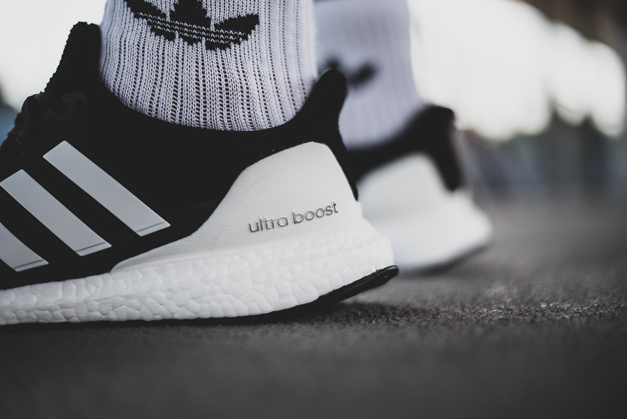 Running UltraBOOST ”Show Your Stripes” 4.0 popcorn all-match jogging shoes ”knitted black beige white” AQ00620