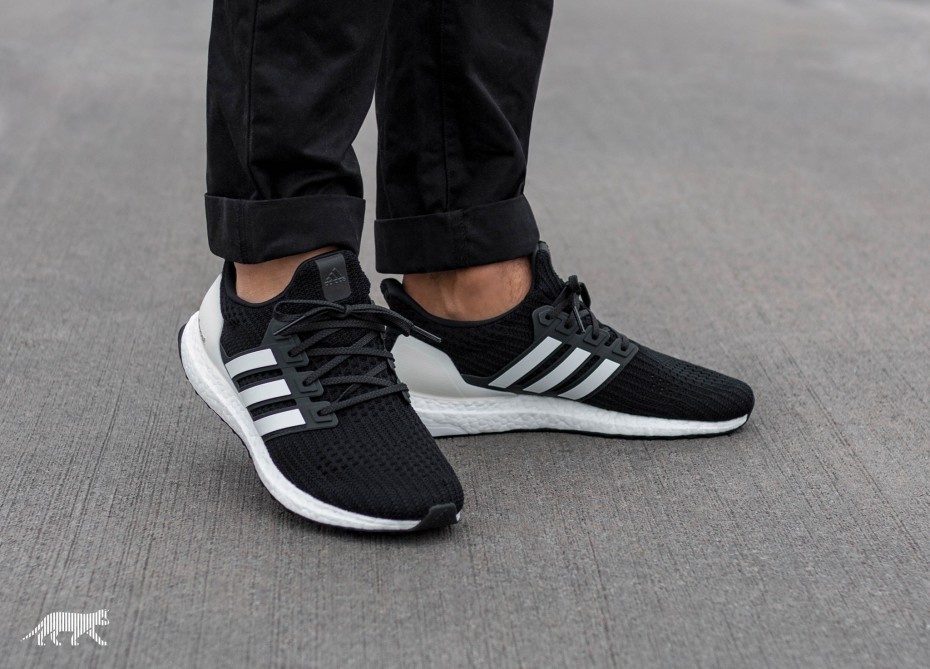 Running UltraBOOST ”Show Your Stripes” 4.0 popcorn all-match jogging shoes ”knitted black beige white” AQ00620