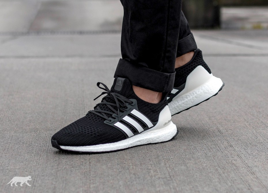 Running UltraBOOST ”Show Your Stripes” 4.0 popcorn all-match jogging shoes ”knitted black beige white” AQ00620