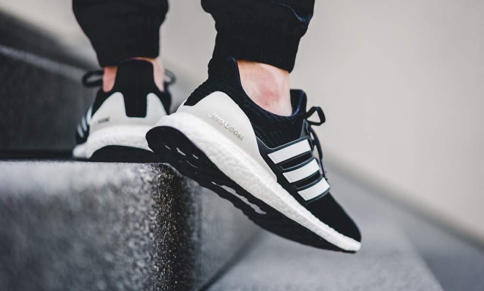 Running UltraBOOST ”Show Your Stripes” 4.0 popcorn all-match jogging shoes ”knitted black beige white” AQ00620