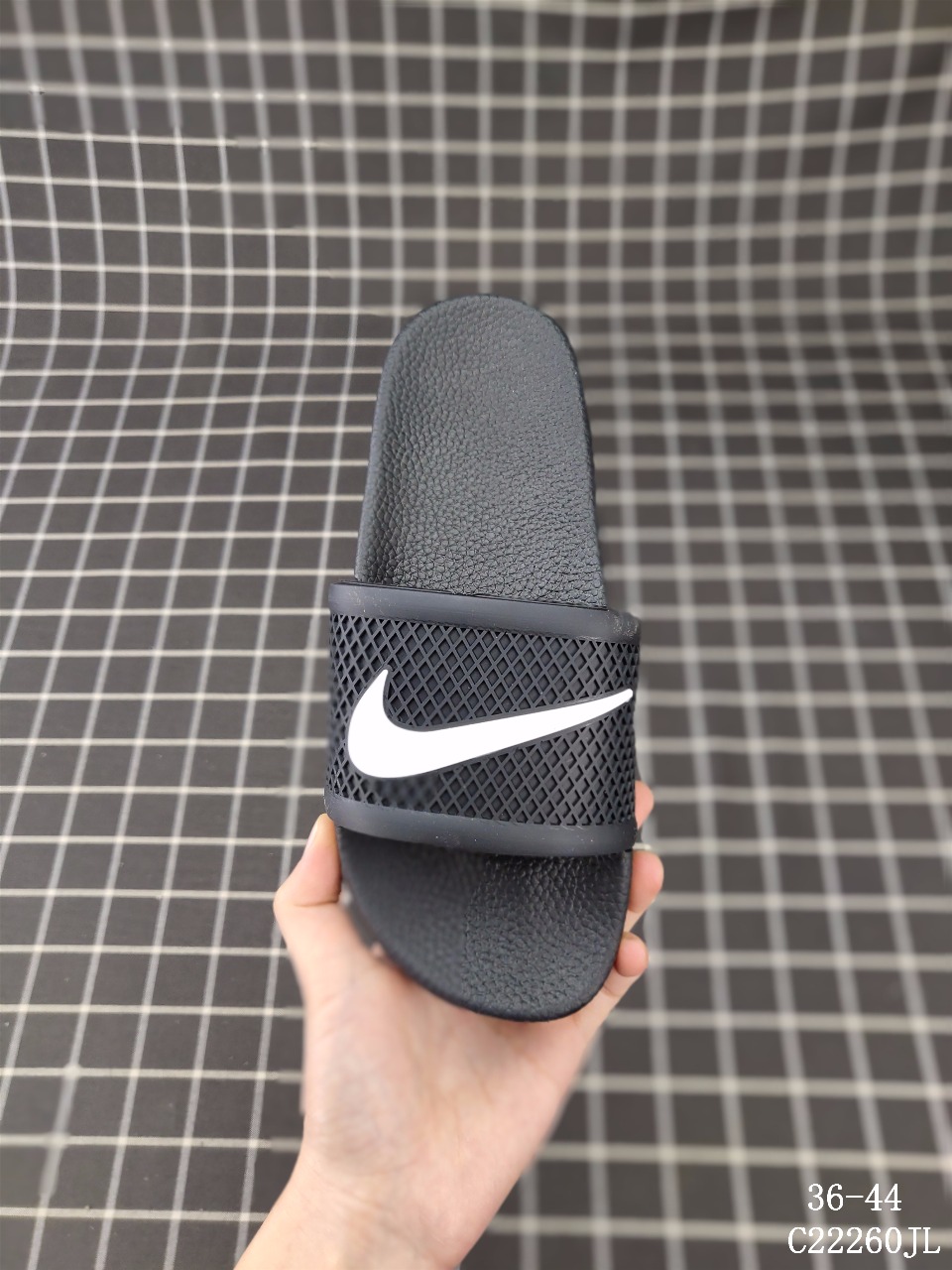 70【实拍图】Nike Air Fashion Hollow 耐克时尚经典款 后置小气垫拖鞋！ 尺码：见图<br />C22260JL