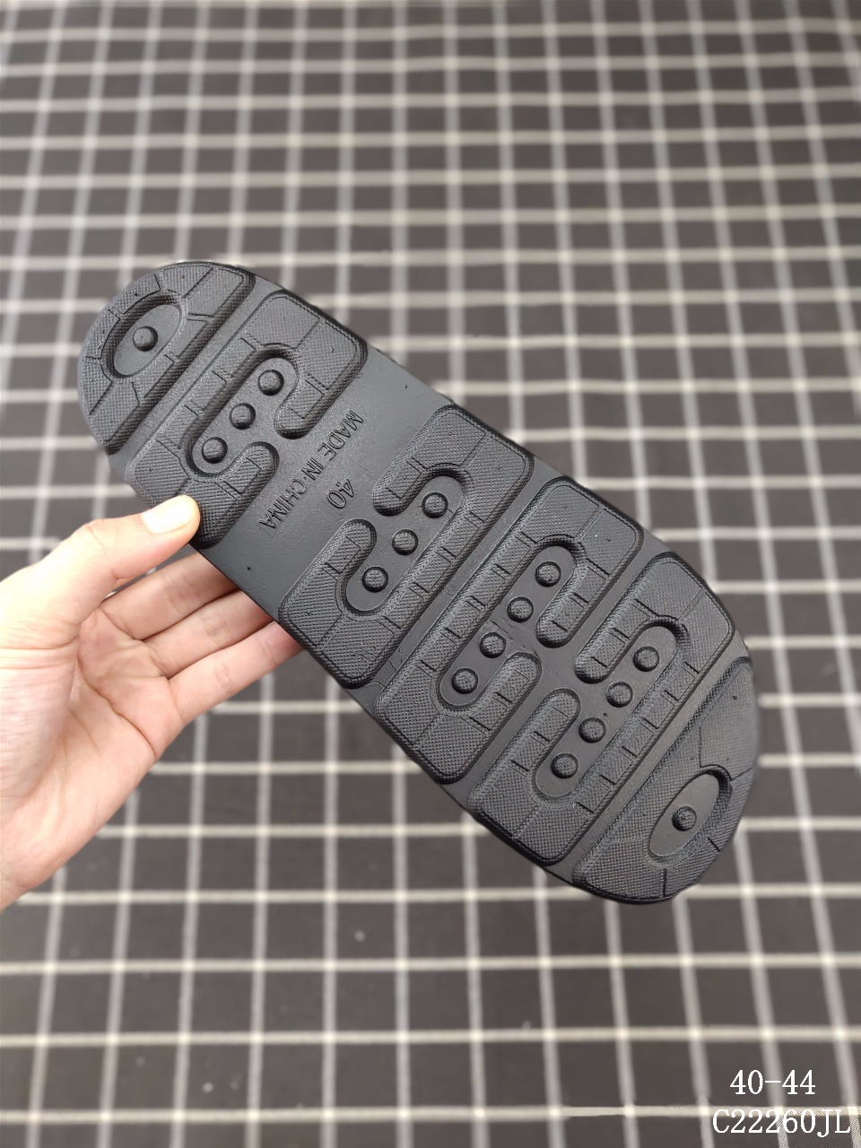 70【实拍图】Nike Air Fashion Hollow 耐克时尚经典款 后置小气垫拖鞋！ 尺码：见图<br />C22260JL