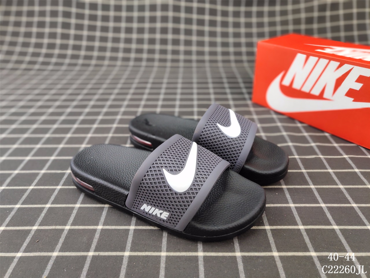 70【实拍图】Nike Air Fashion Hollow 耐克时尚经典款 后置小气垫拖鞋！ 尺码：见图<br />C22260JL