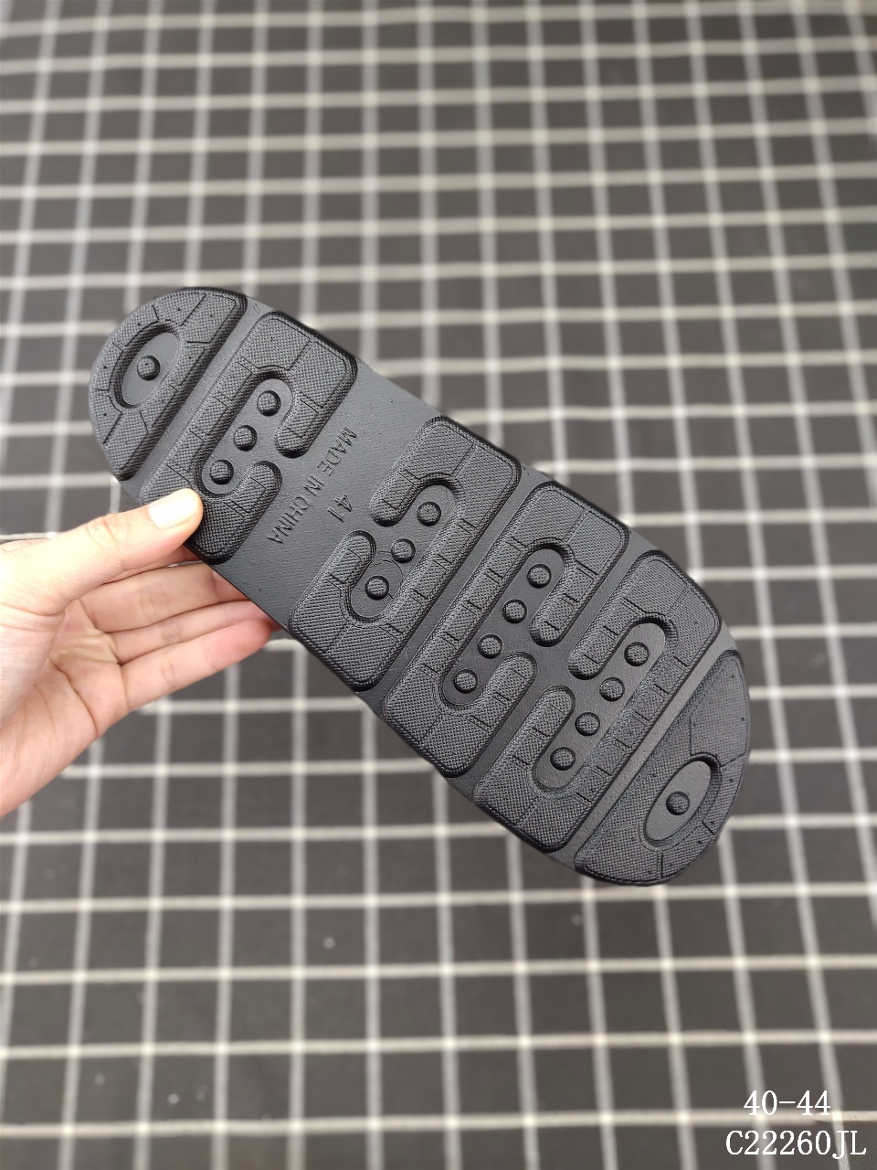 70【实拍图】Nike Air Fashion Hollow 耐克时尚经典款 后置小气垫拖鞋！ 尺码：见图<br />C22260JL