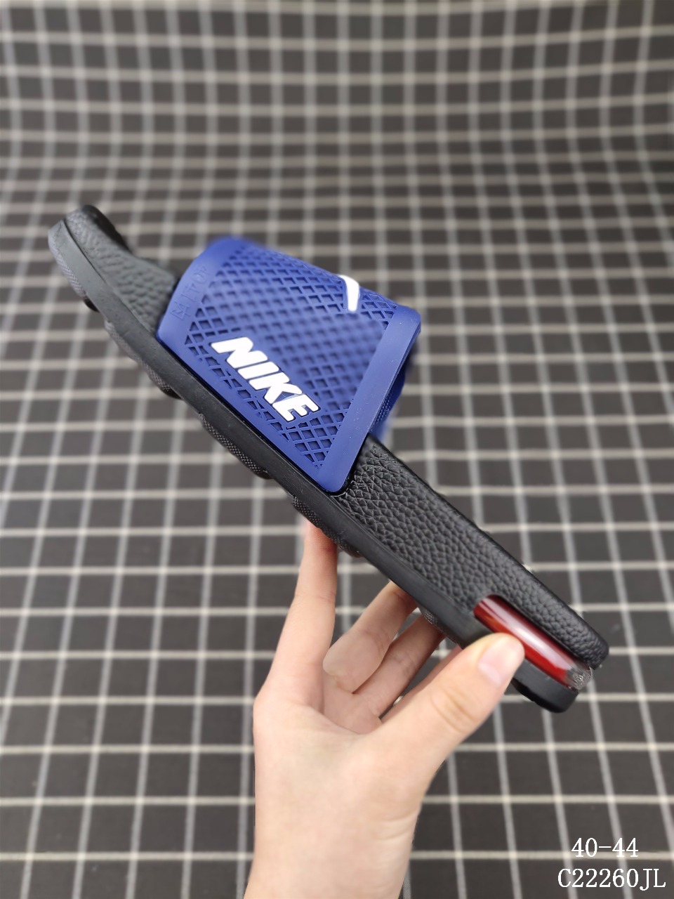 70【实拍图】Nike Air Fashion Hollow 耐克时尚经典款 后置小气垫拖鞋！ 尺码：见图<br />C22260JL