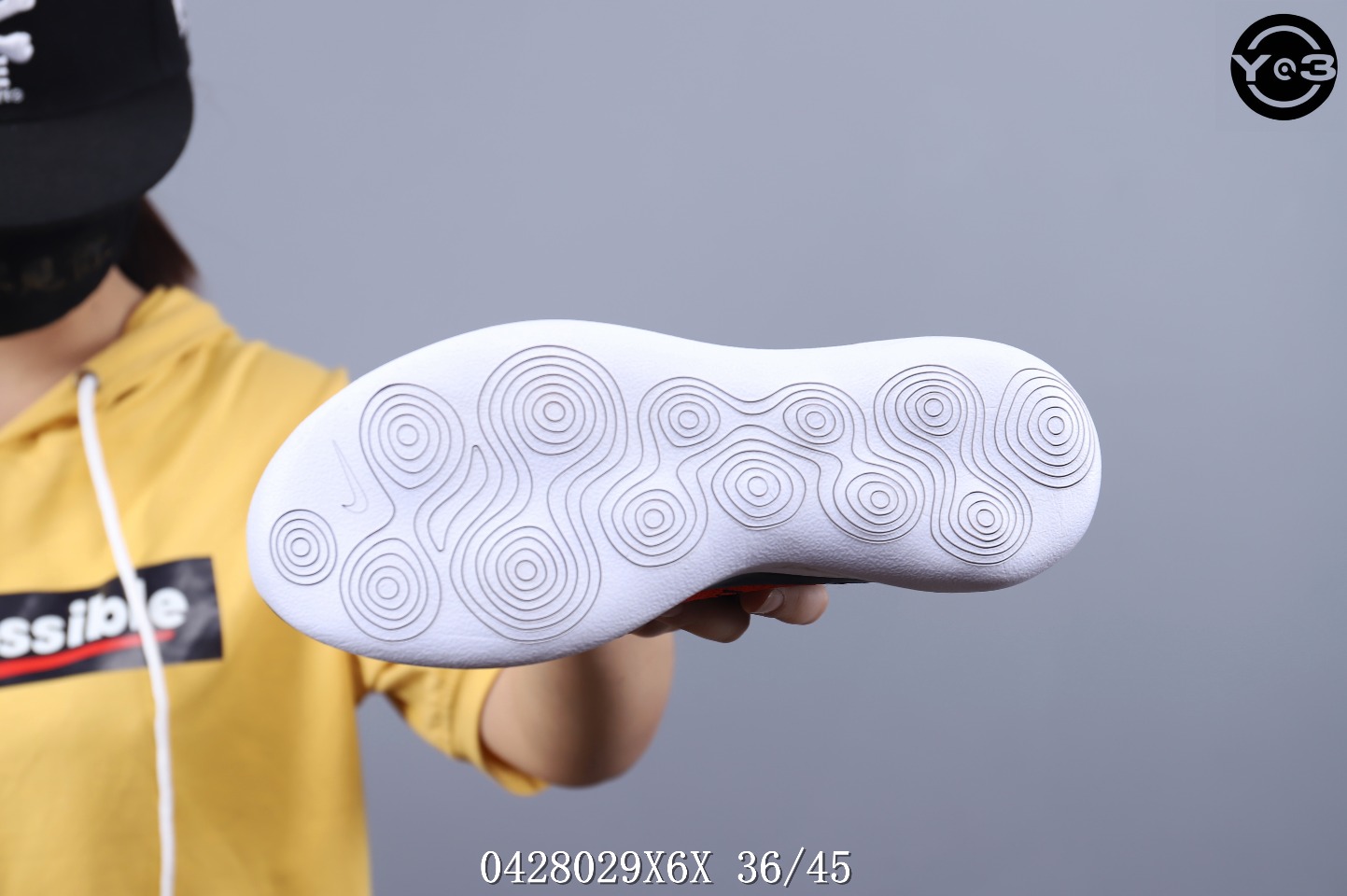 60  耐克WMNS Nike React Epic Flyknit 针织面 缓震高弹跑鞋 <br />号码：36-45