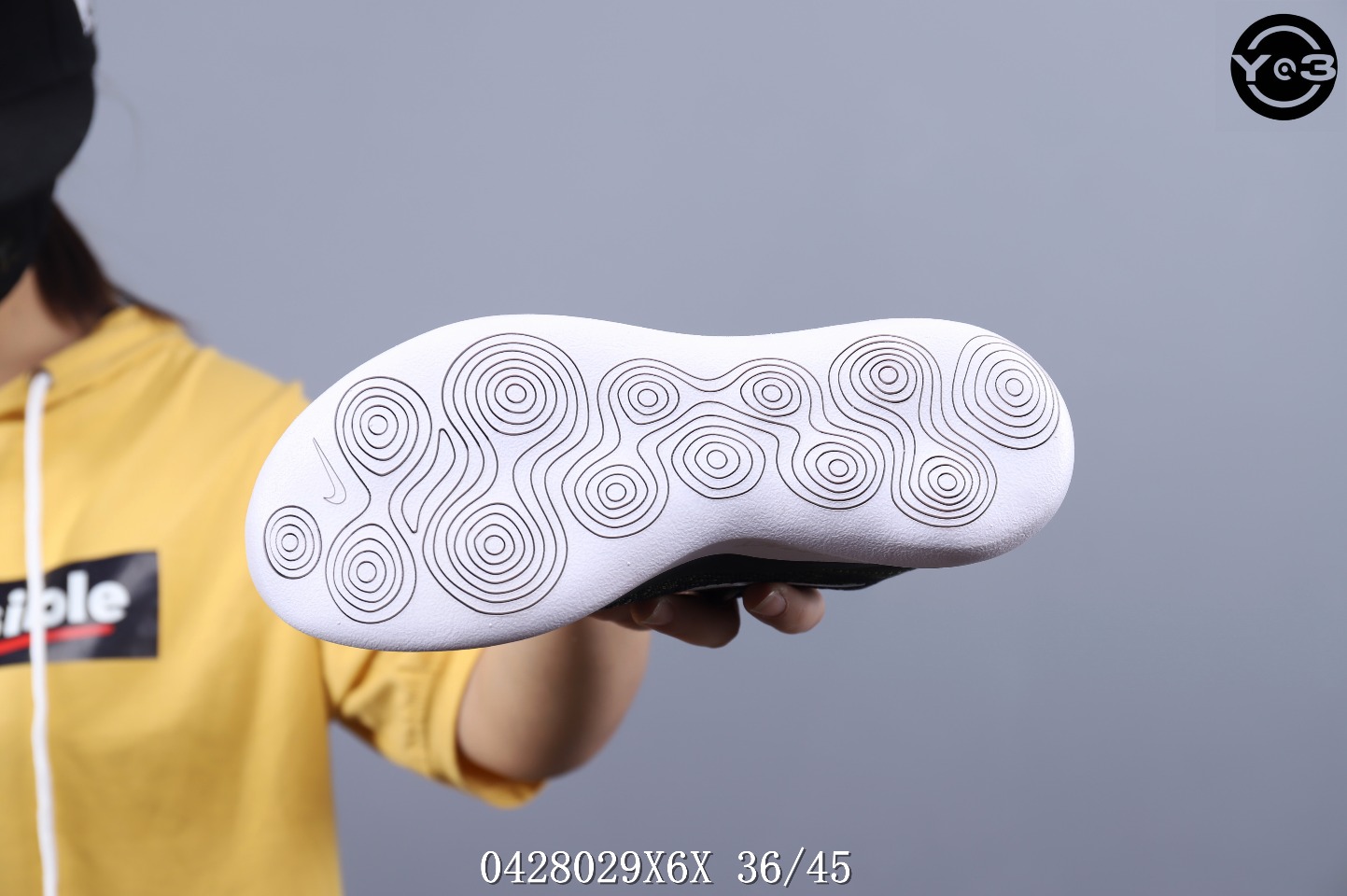 60  WMNS Nike React Epic Flyknit 针织面 缓震高弹跑鞋 <br />号码：36-45