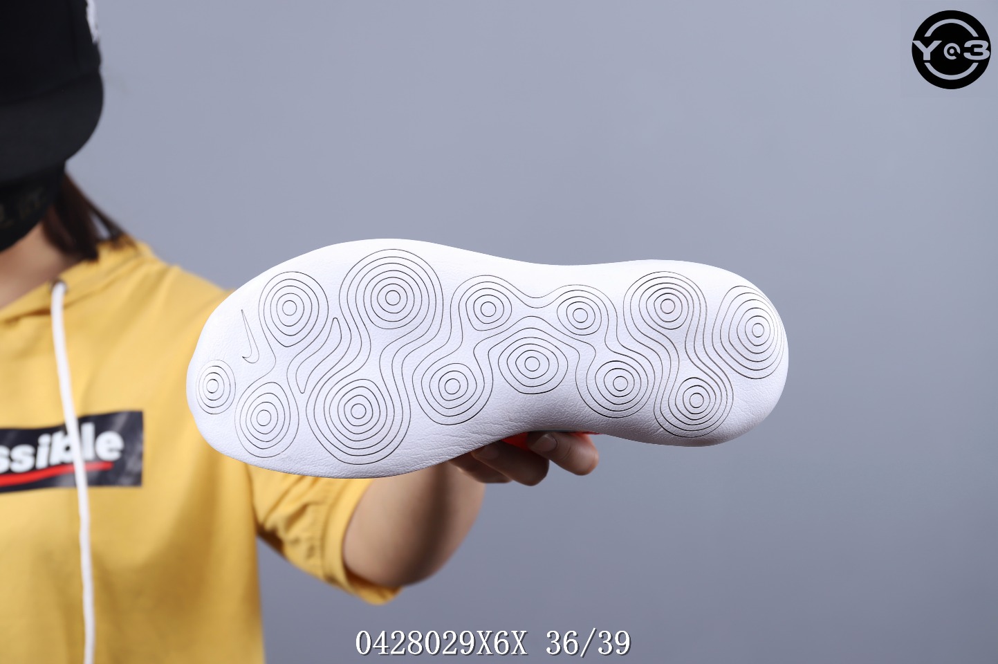 60  耐克WMNS Nike React Epic Flyknit 针织面 缓震高弹跑鞋 <br />号码：36-39