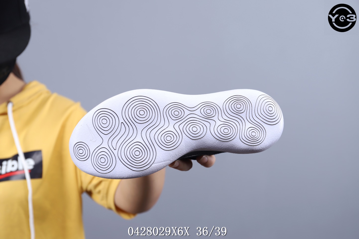 60  耐克WMNS Nike React Epic Flyknit 针织面 缓震高弹跑鞋 <br />号码：36-39