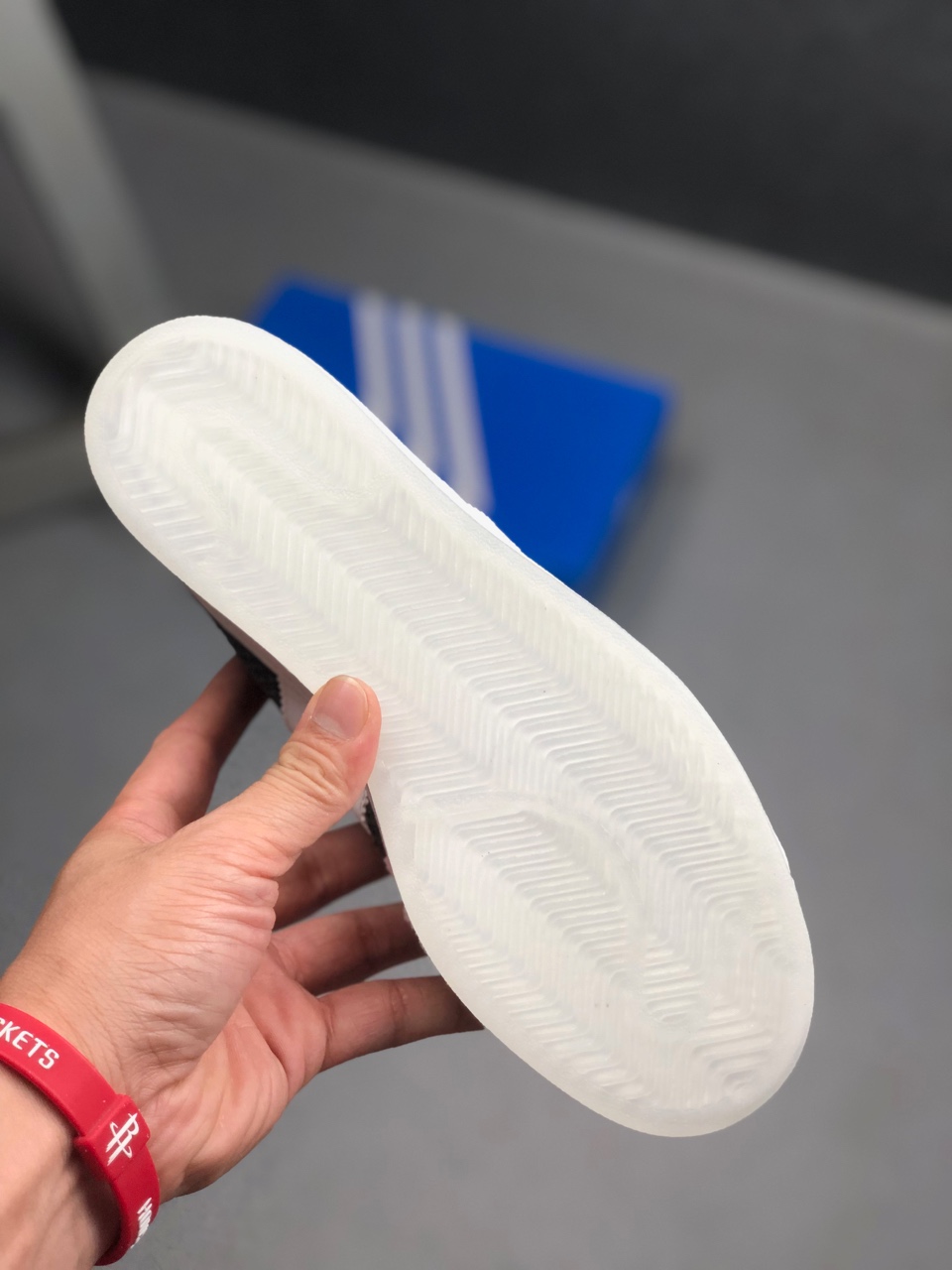 160。货号：S82579ADIDAS SUPERSTAR ORIGINALS 夜光铜头！  2019年度全新黑白配色网布贝壳头 透气清凉一整夏  标配蝴蝶结超厚丝绸鞋带