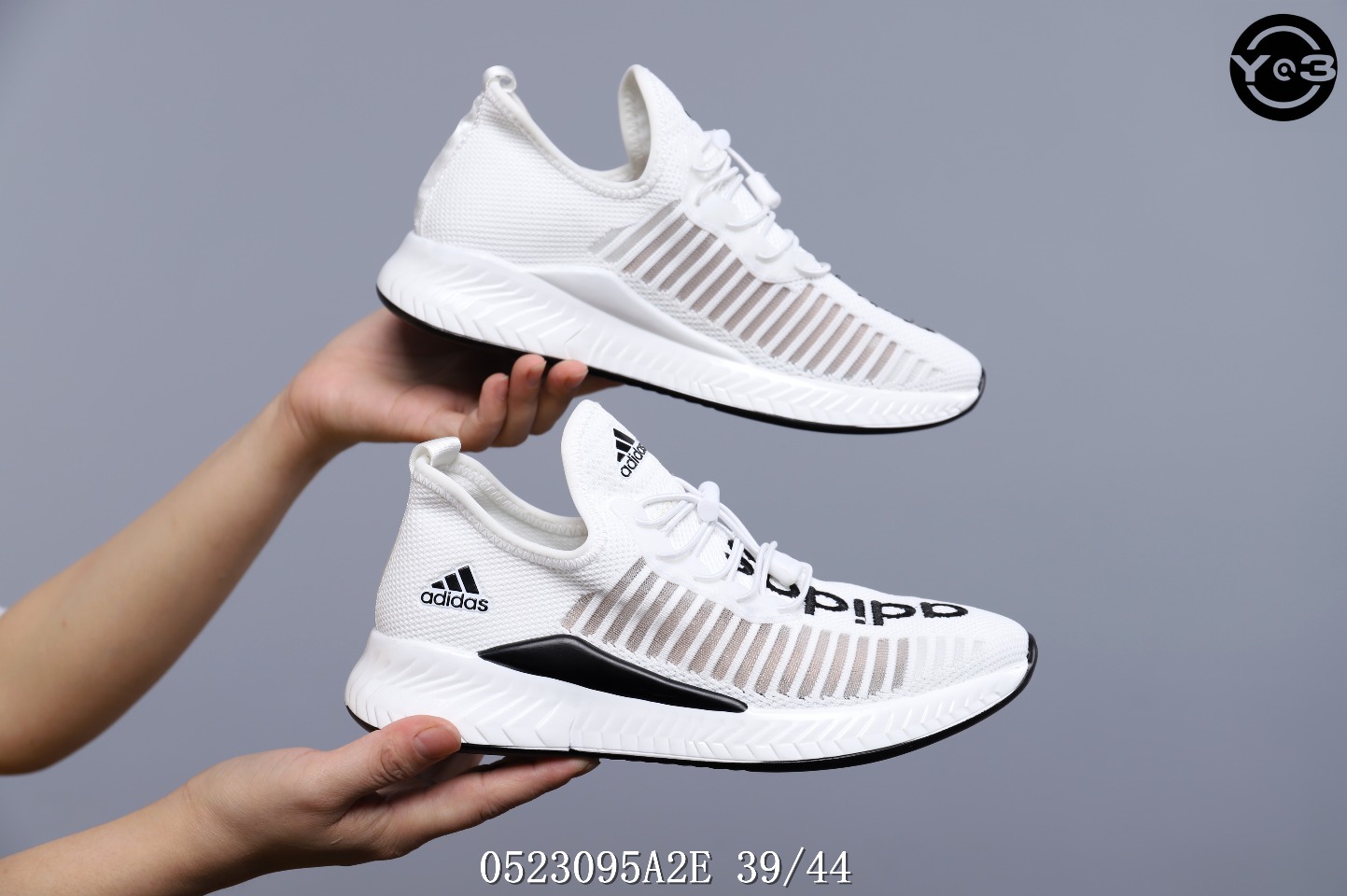 135阿迪达斯Adidas 春夏新品 透气镂空针织 低帮轻便跑鞋