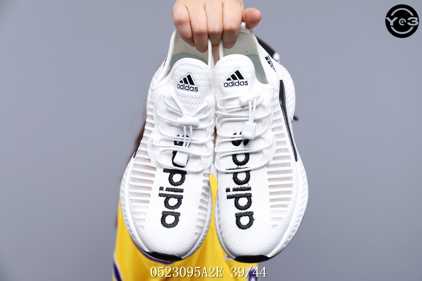 135阿迪达斯Adidas 春夏新品 透气镂空针织 低帮轻便跑鞋