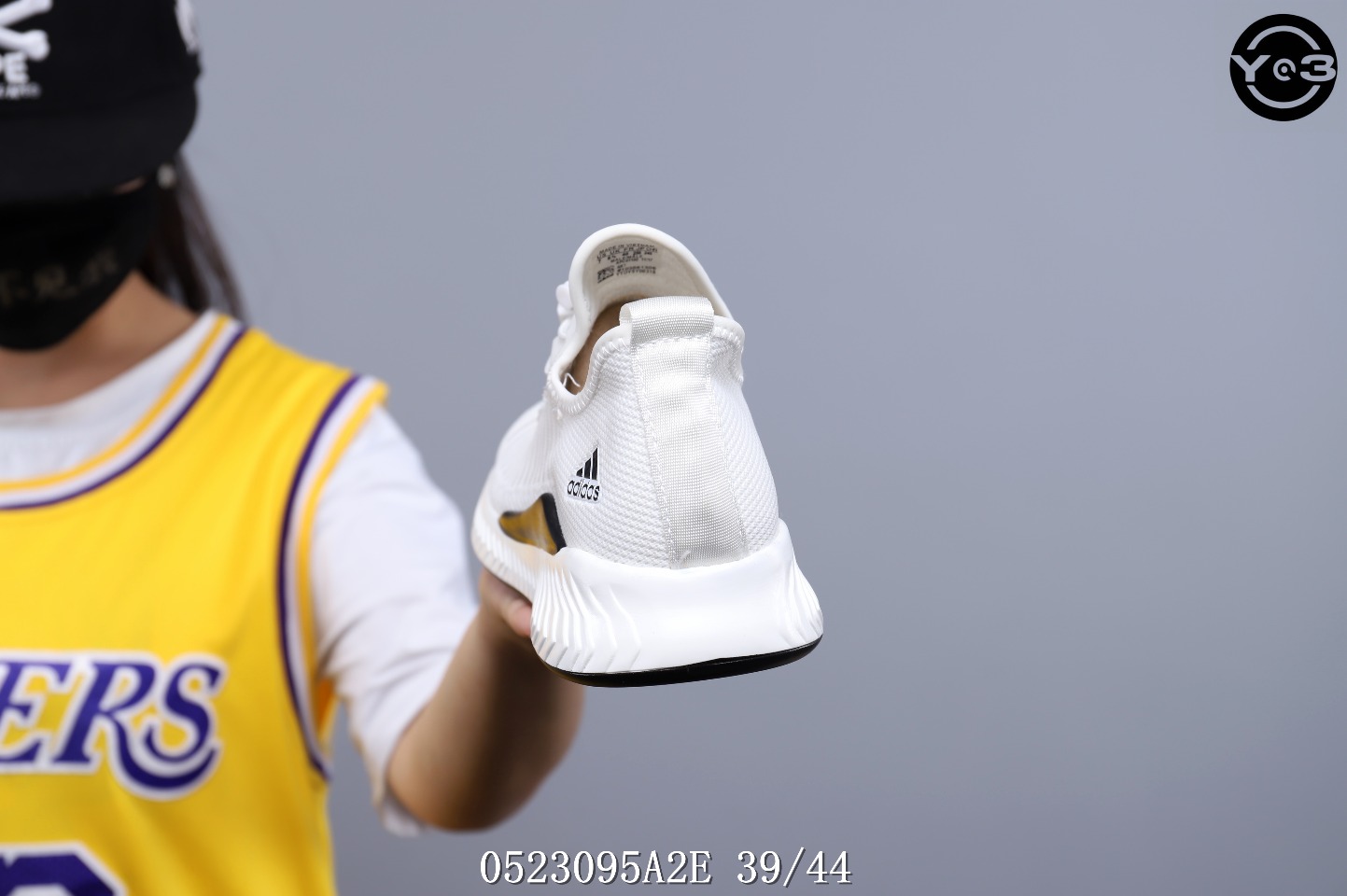 135阿迪达斯Adidas 春夏新品 透气镂空针织 低帮轻便跑鞋