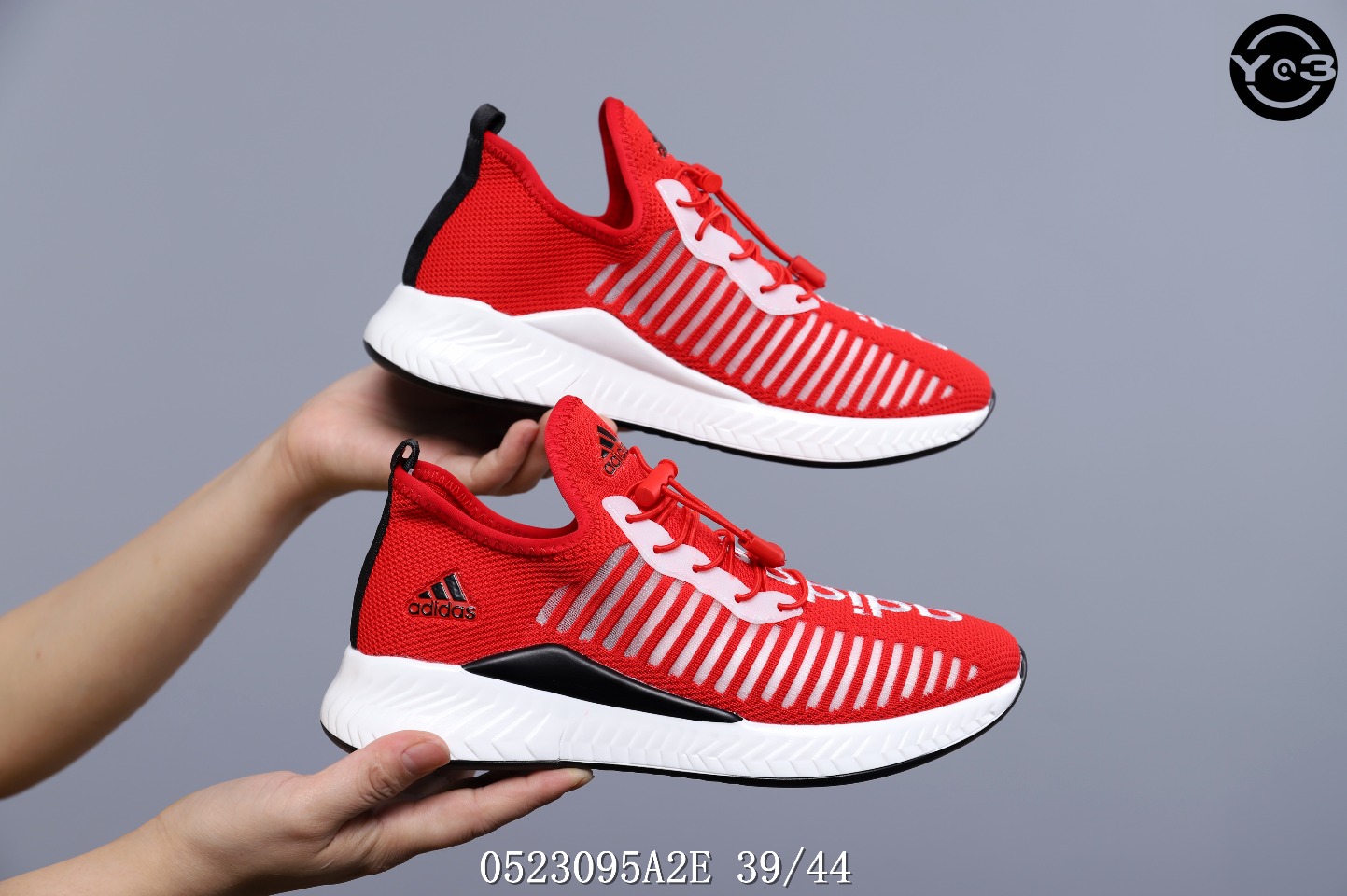 135阿迪达斯Adidas 春夏新品 透气镂空针织 低帮轻便跑鞋