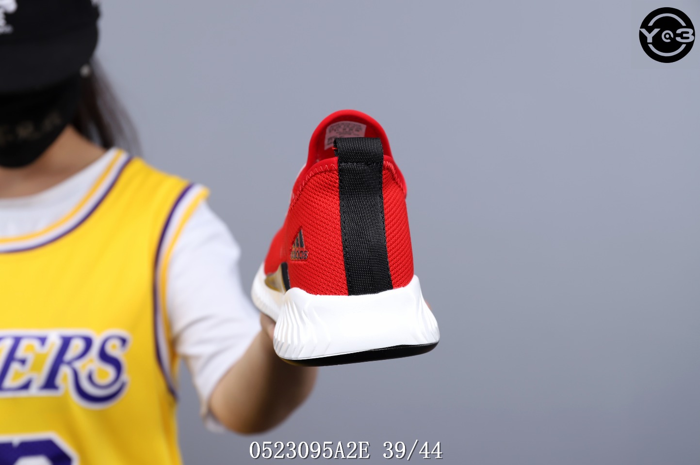 135阿迪达斯Adidas 春夏新品 透气镂空针织 低帮轻便跑鞋