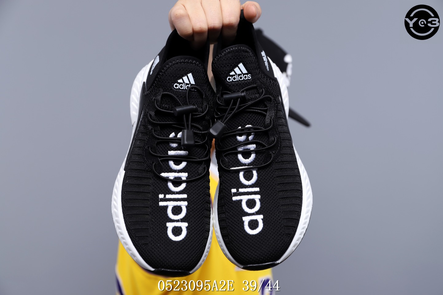 135阿迪达斯Adidas 春夏新品 透气镂空针织 低帮轻便跑鞋