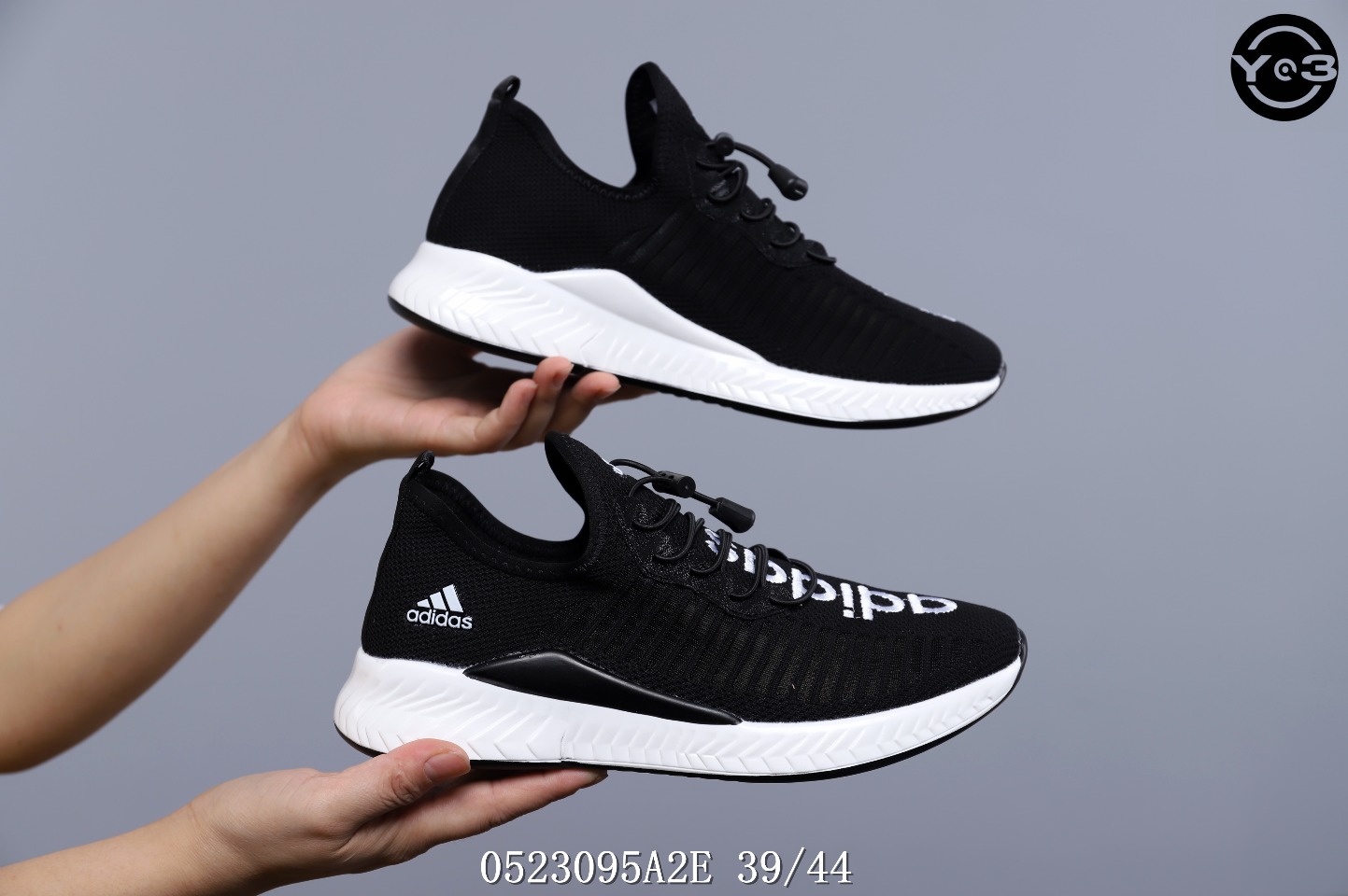 135阿迪达斯Adidas 春夏新品 透气镂空针织 低帮轻便跑鞋