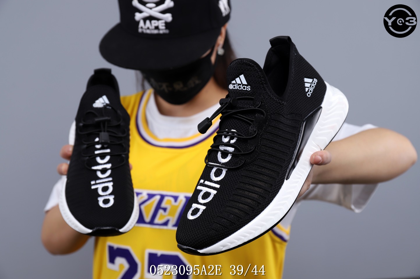 135阿迪达斯Adidas 春夏新品 透气镂空针织 低帮轻便跑鞋
