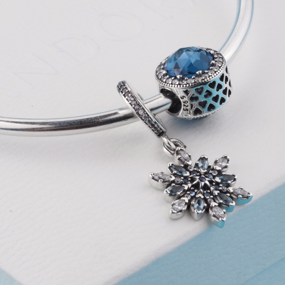 NO:103586,[Purchase version] Pandora blue has always been the evergreen color of Pandora, with simple snowflake matching super fun. Macro real shots, high-end quality, Pandora finished bracelet, bracelet19860909【代购版本】 潘多拉蓝色系一直是潘多拉常青树色系,简约雪花搭配超搞性比. 微距实拍,高端品质,潘多拉成品手镯,bracelet,Jewelry