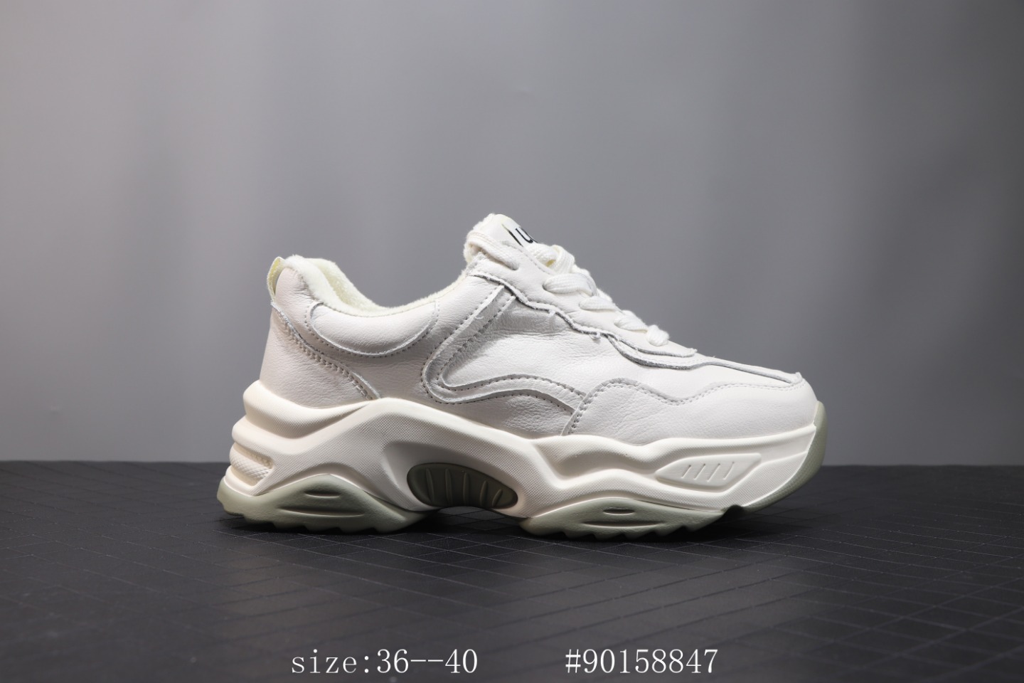 支持放店
💰170 【UGG】  新款流型老爹款 材质： 头层皮毛➕最新防滑超软大底      颜色 米白色 码数 36-40  ID：90158847